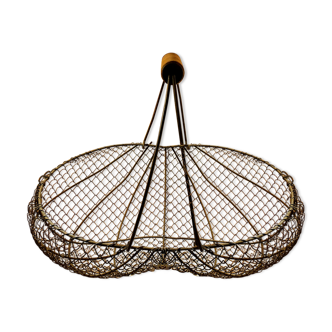 Panier métallique et ancien de récolte