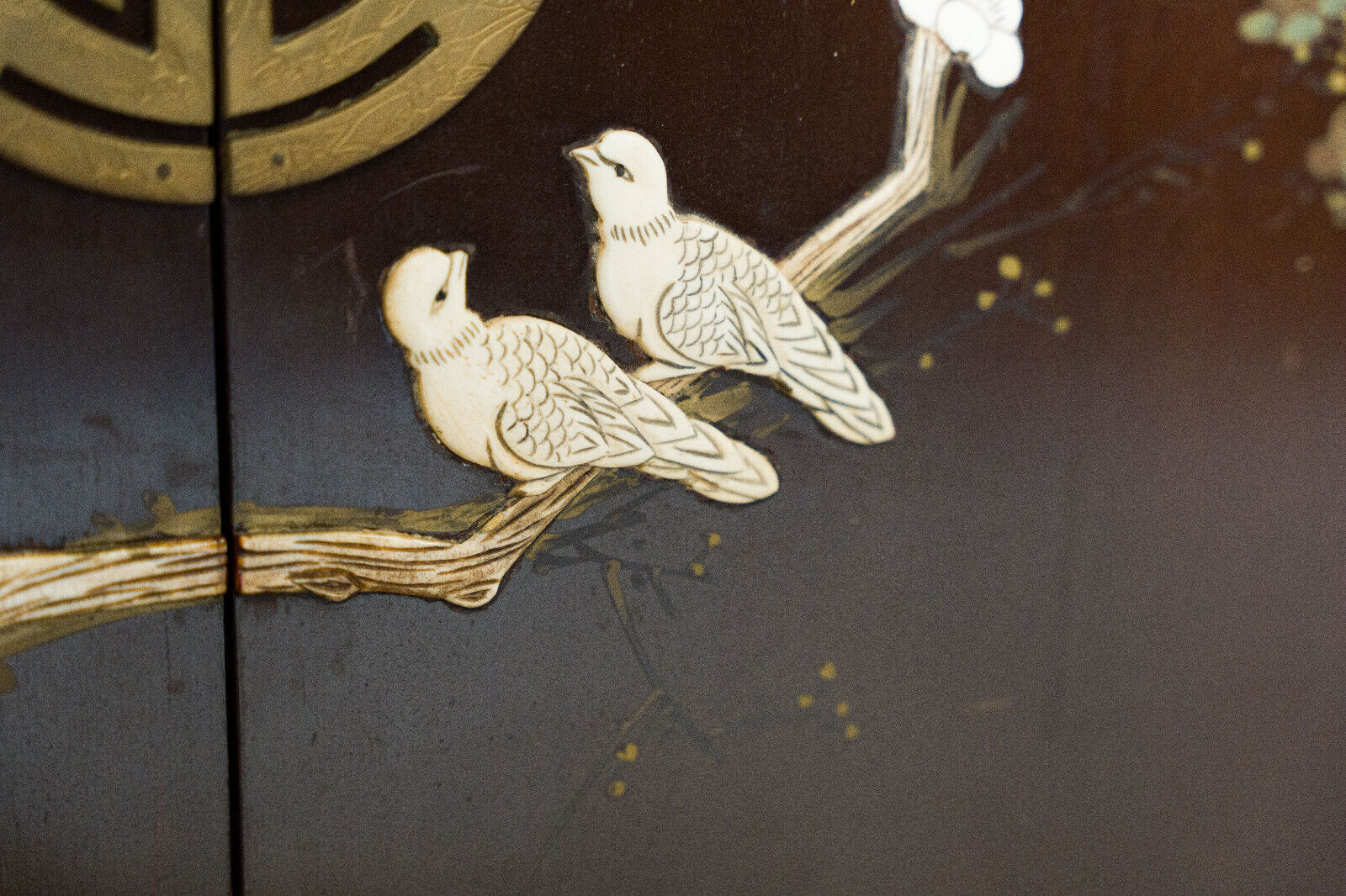 Chinese furniture XXth Red lacquer Decor of branches and birds