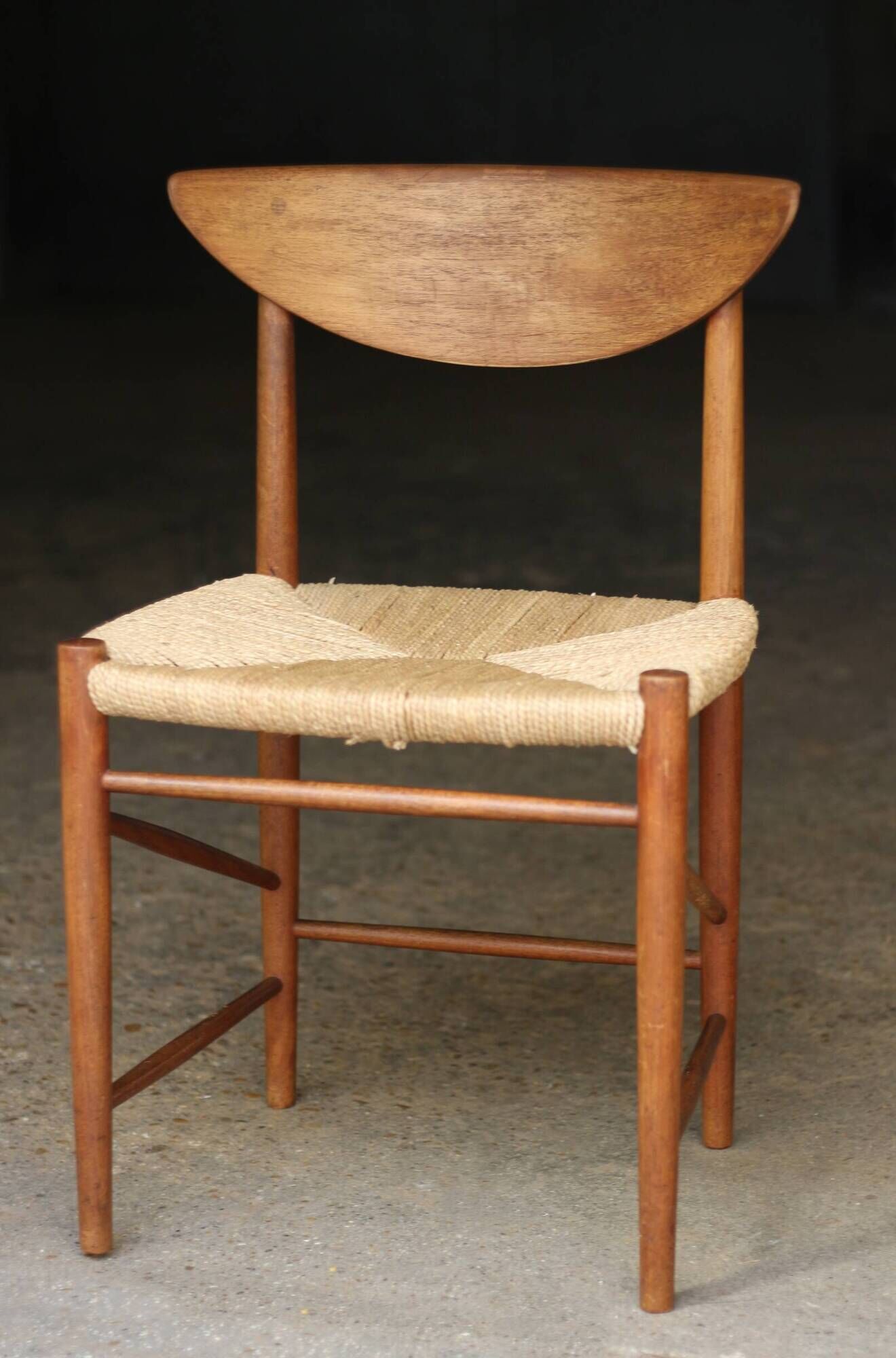 Succession LACOSTE : chaise scandinave par Peter Hvidt (1950s)