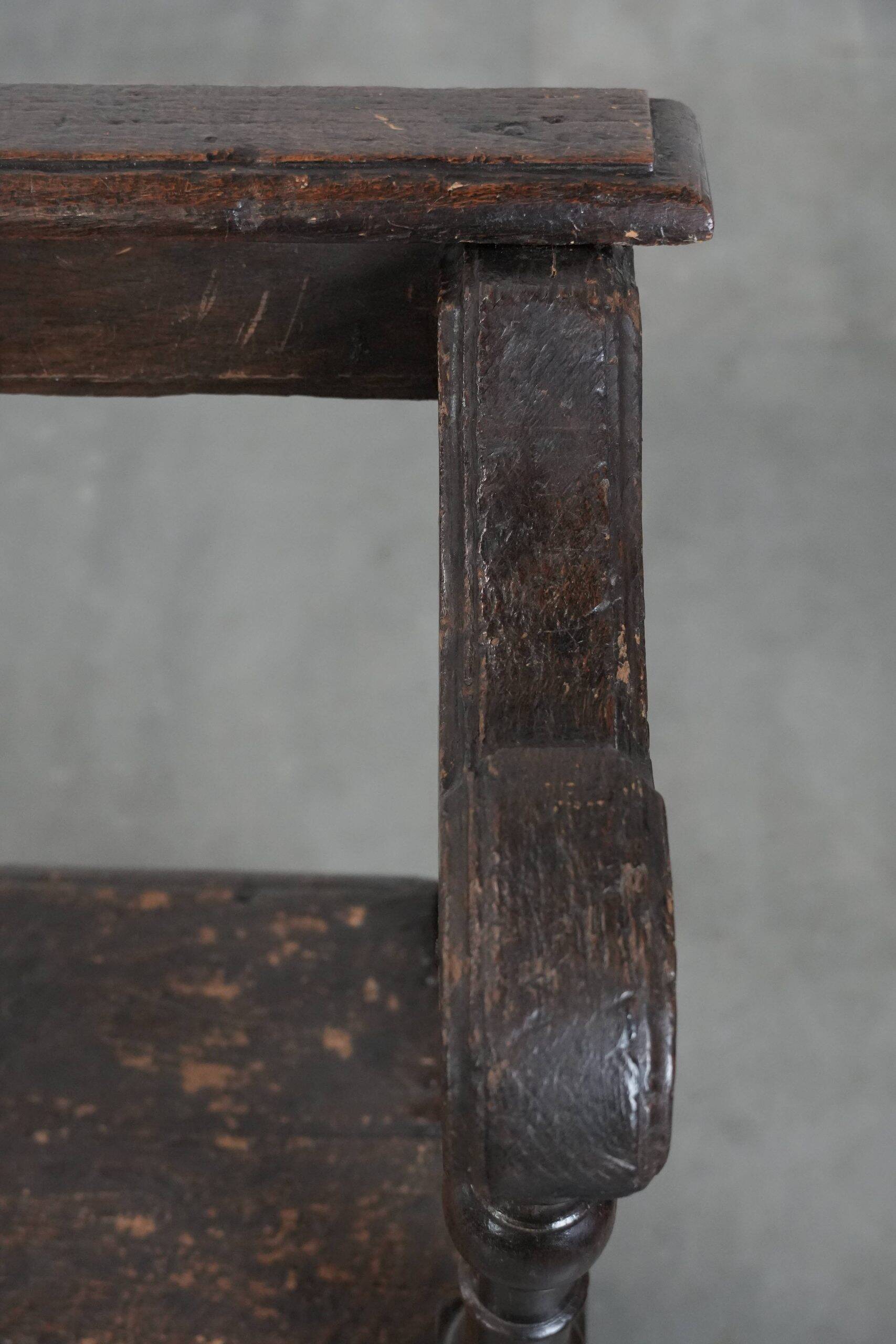 Antique English early 19th century hall bench made of oak