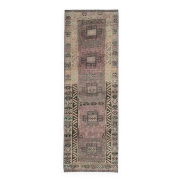 Tapis de couloir vintage turc Oushak fait à la main en laine et coton violet