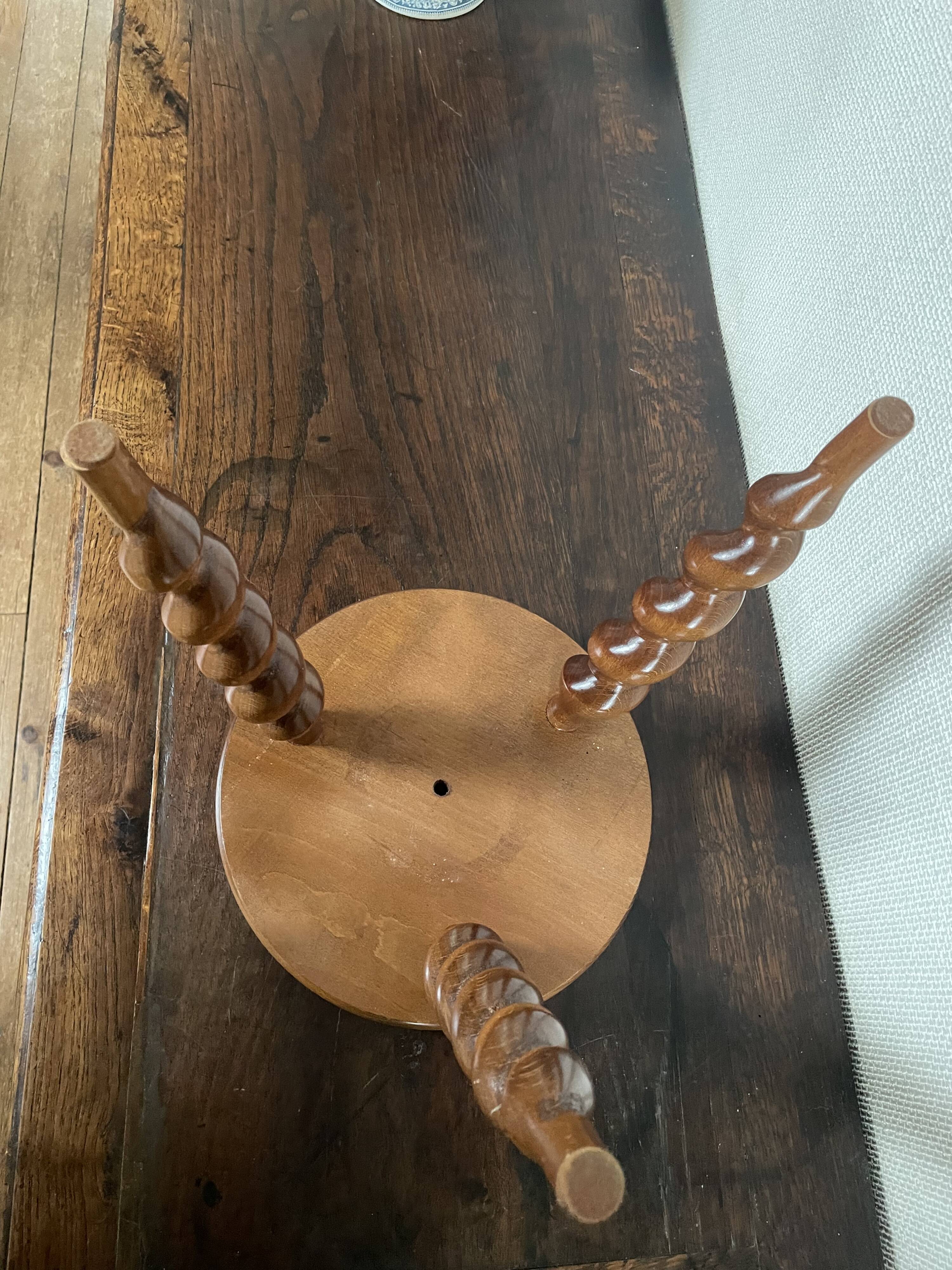 Tabouret tripode