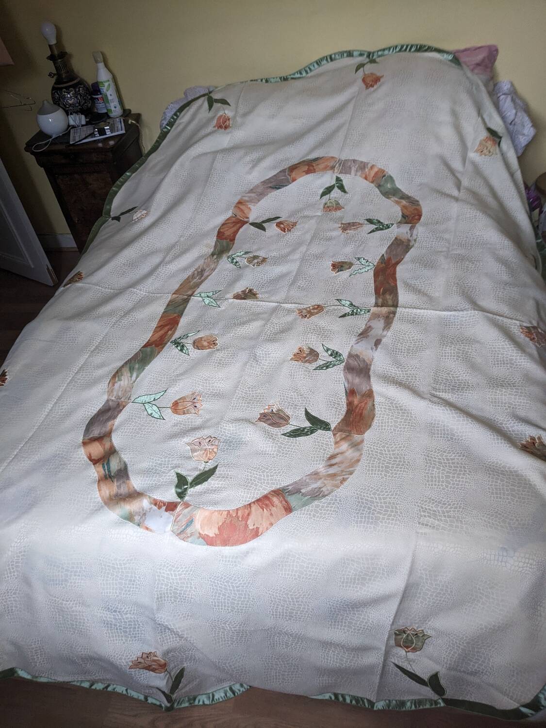 Tablecloth and napkins with a spring theme, vintage tulips, new polyester.