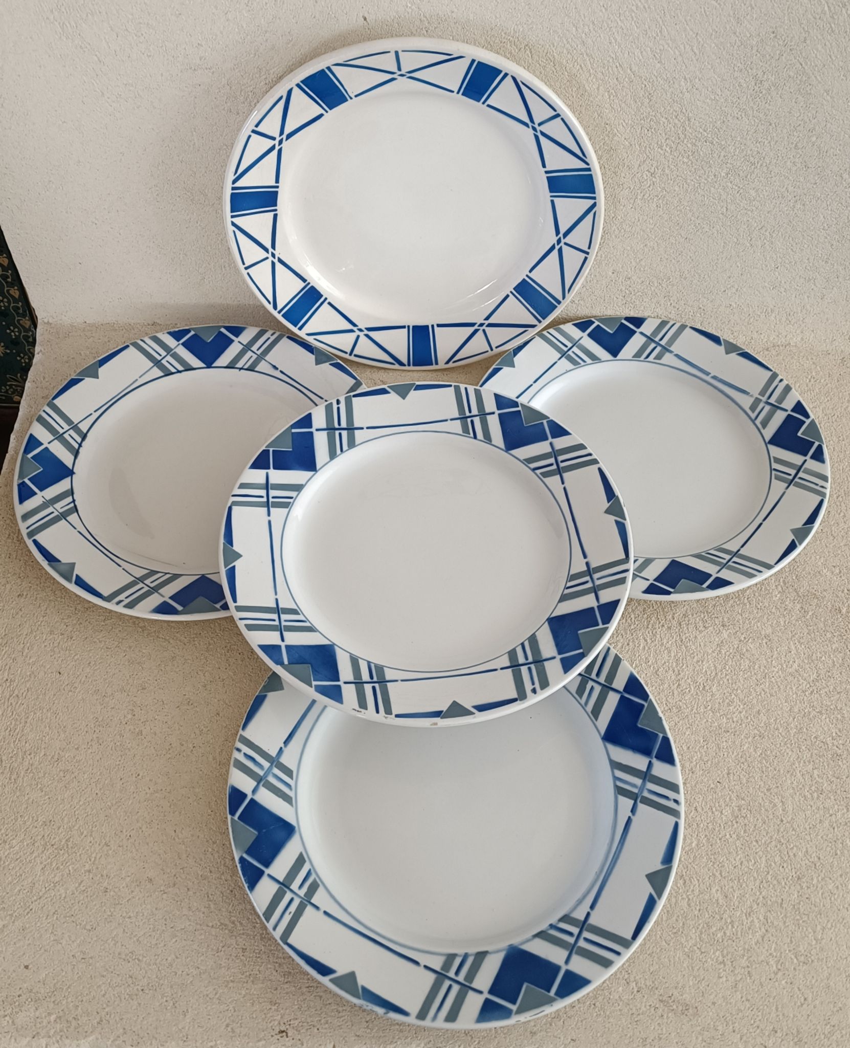Lot de 5 assiettes terre de fer dépareillées