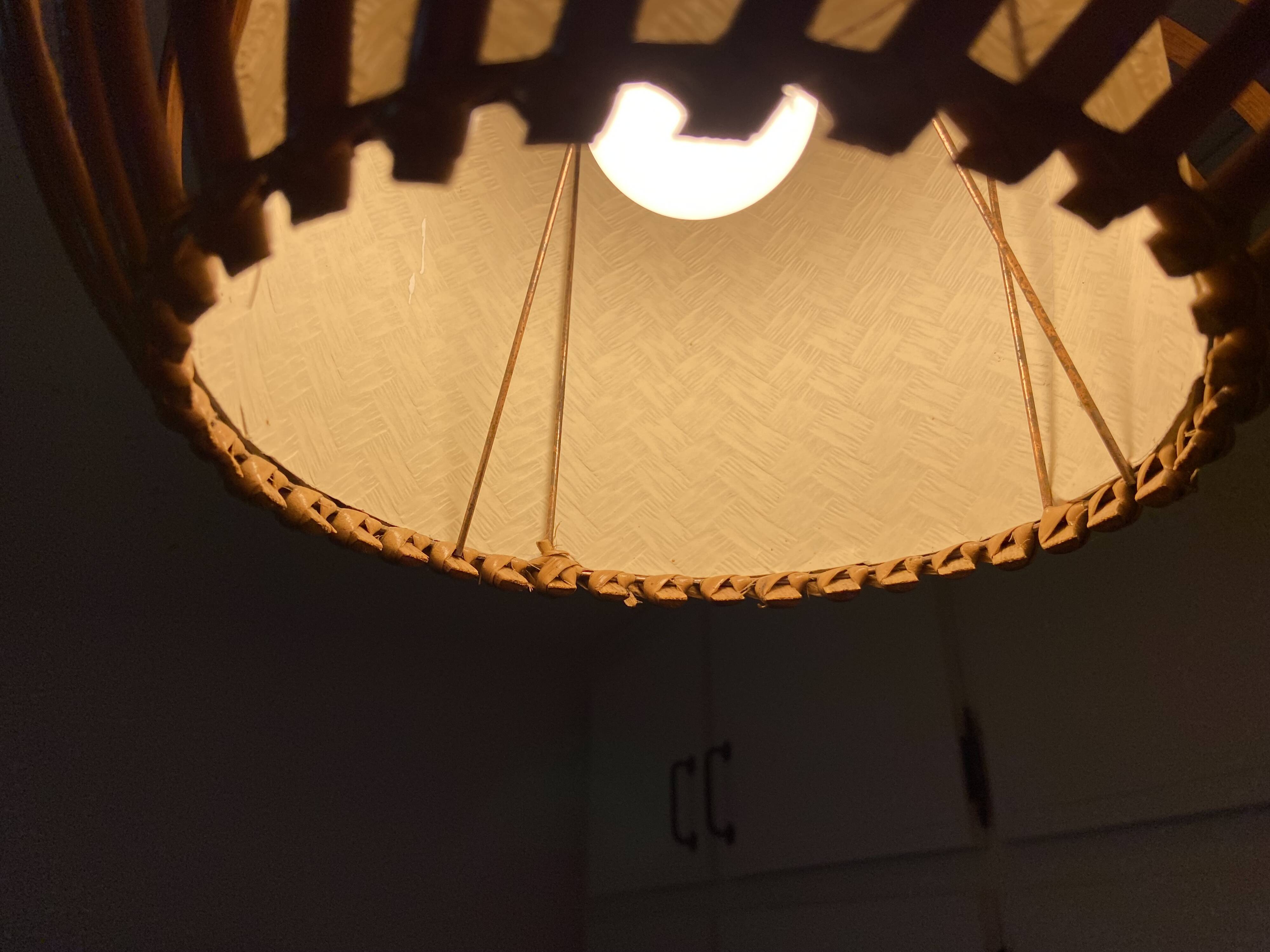 Suspension en rotin des années 50.