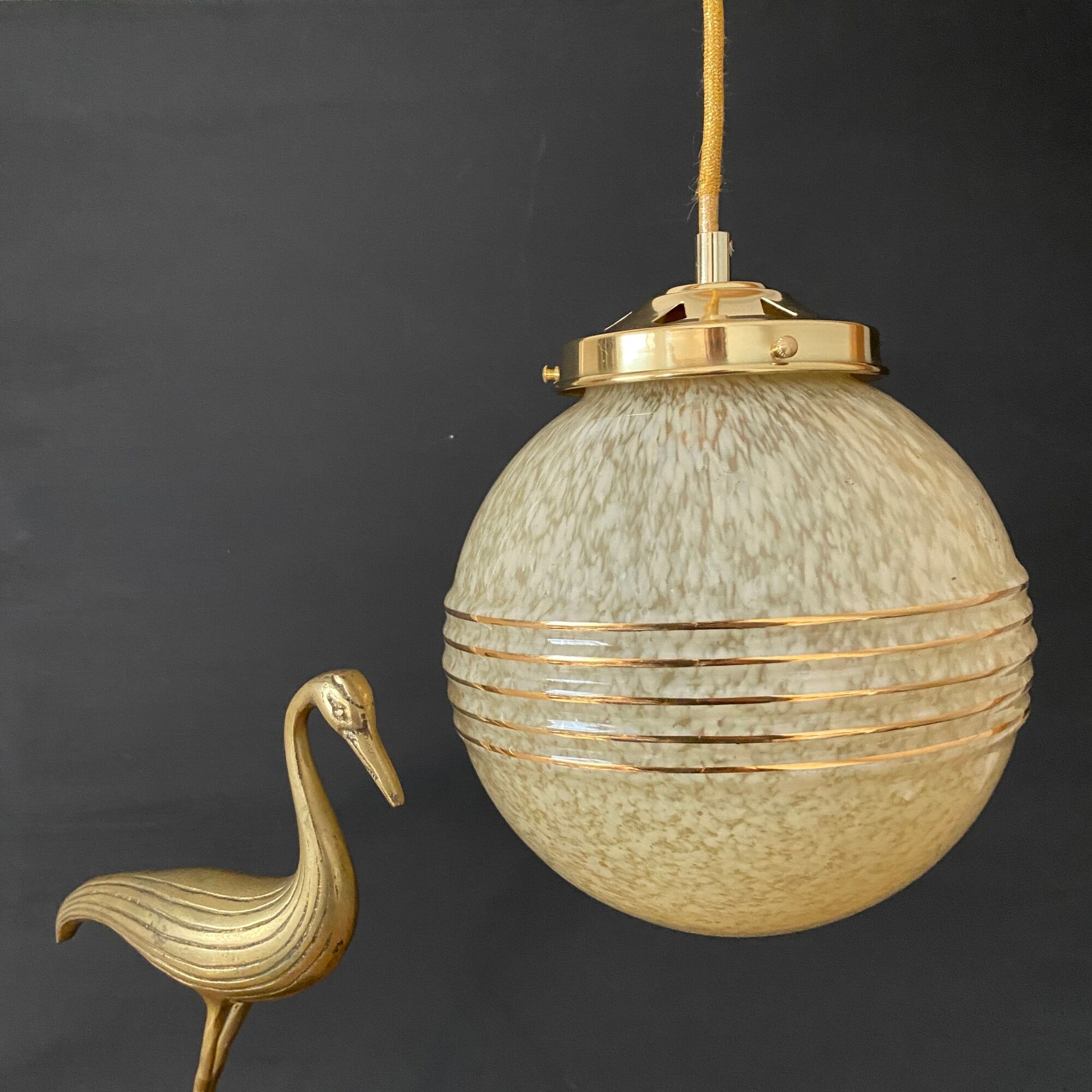 Vintage globe suspension in yellow and gold in Clichy glass