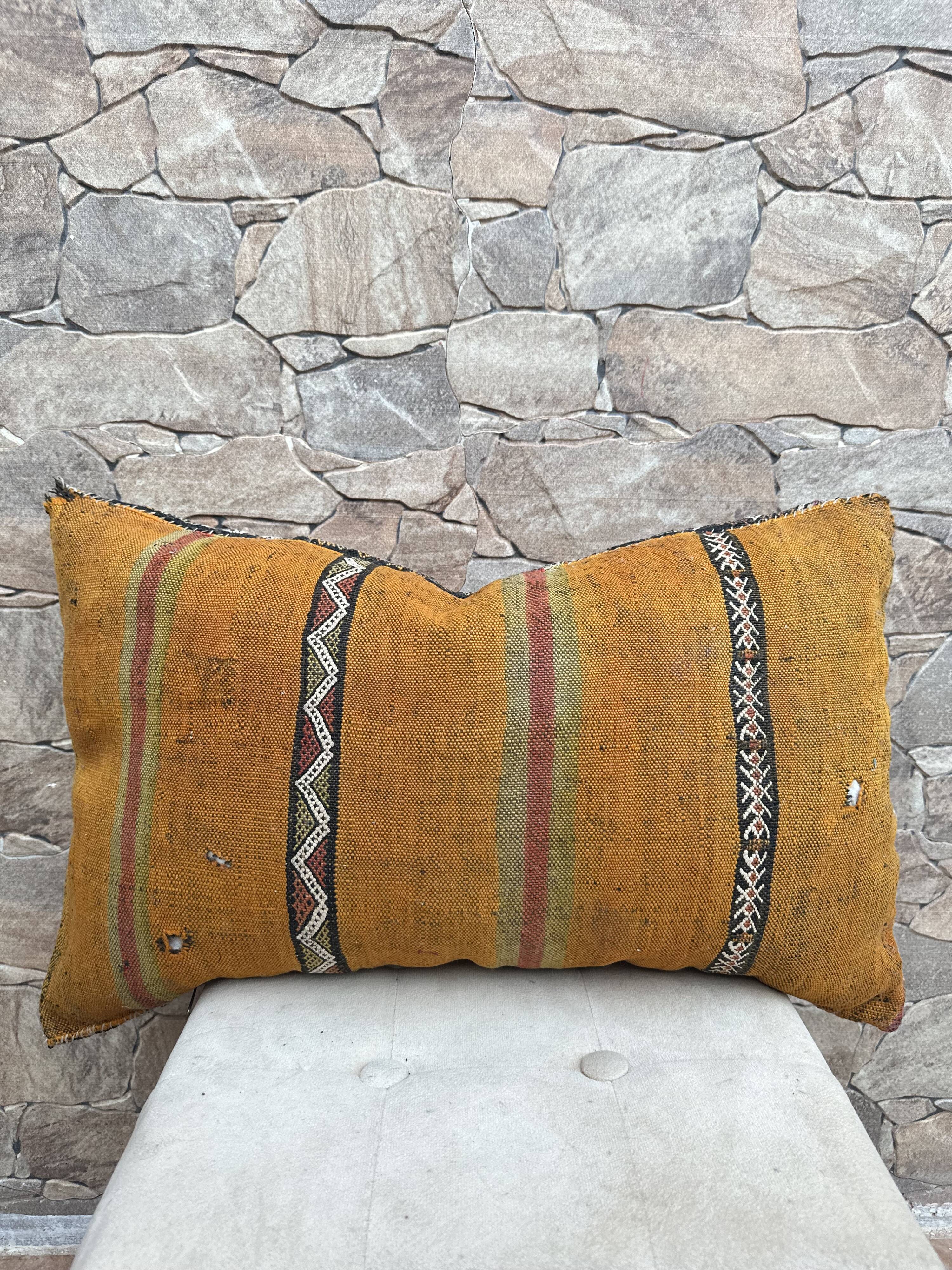 Vintage Berber cushion cover: Moroccan wool cushion, Boujad pattern