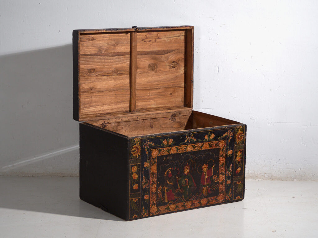Antique chest painted in pine wood – China, around 1900