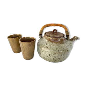 Teapot and glasses set