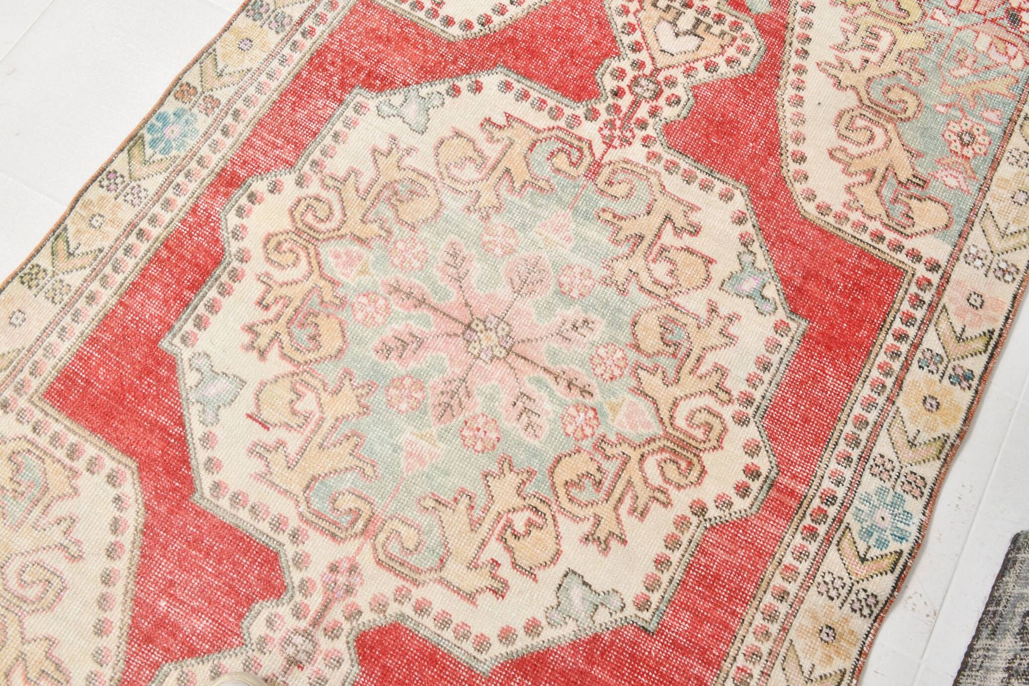 4x7 Red & Cream Antique Vintage Rug, 129x216Cm SK 22247