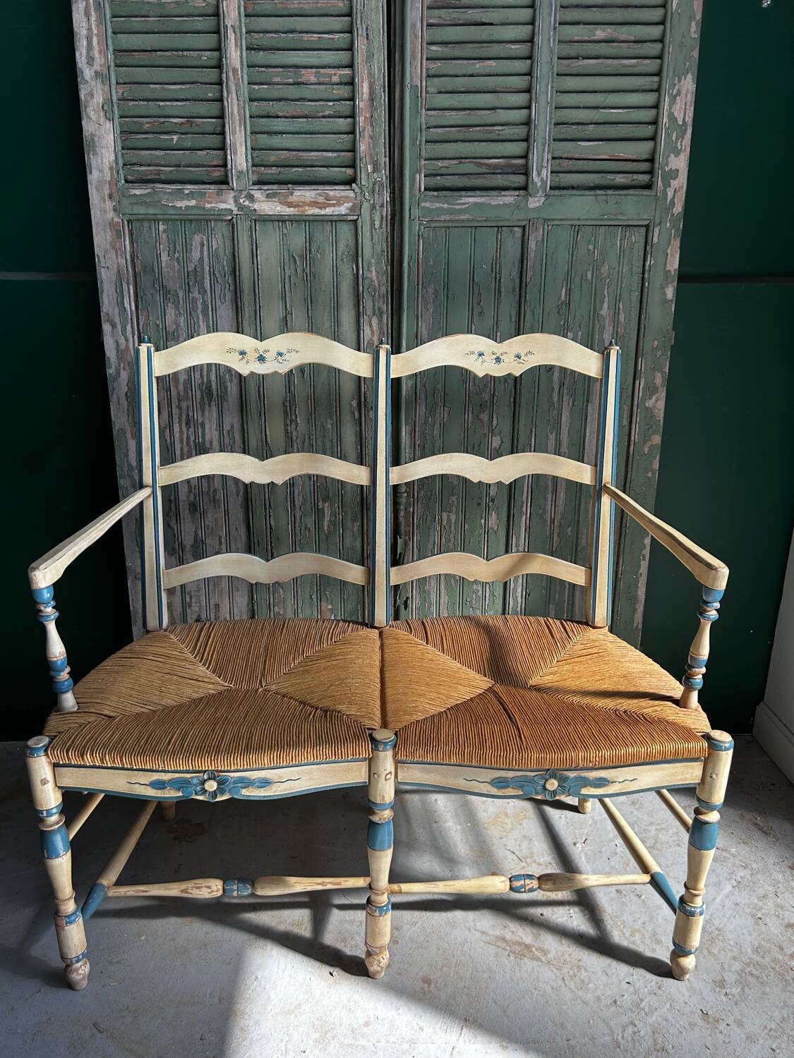 Antique hand-painted Provençal radassier – Straw seat