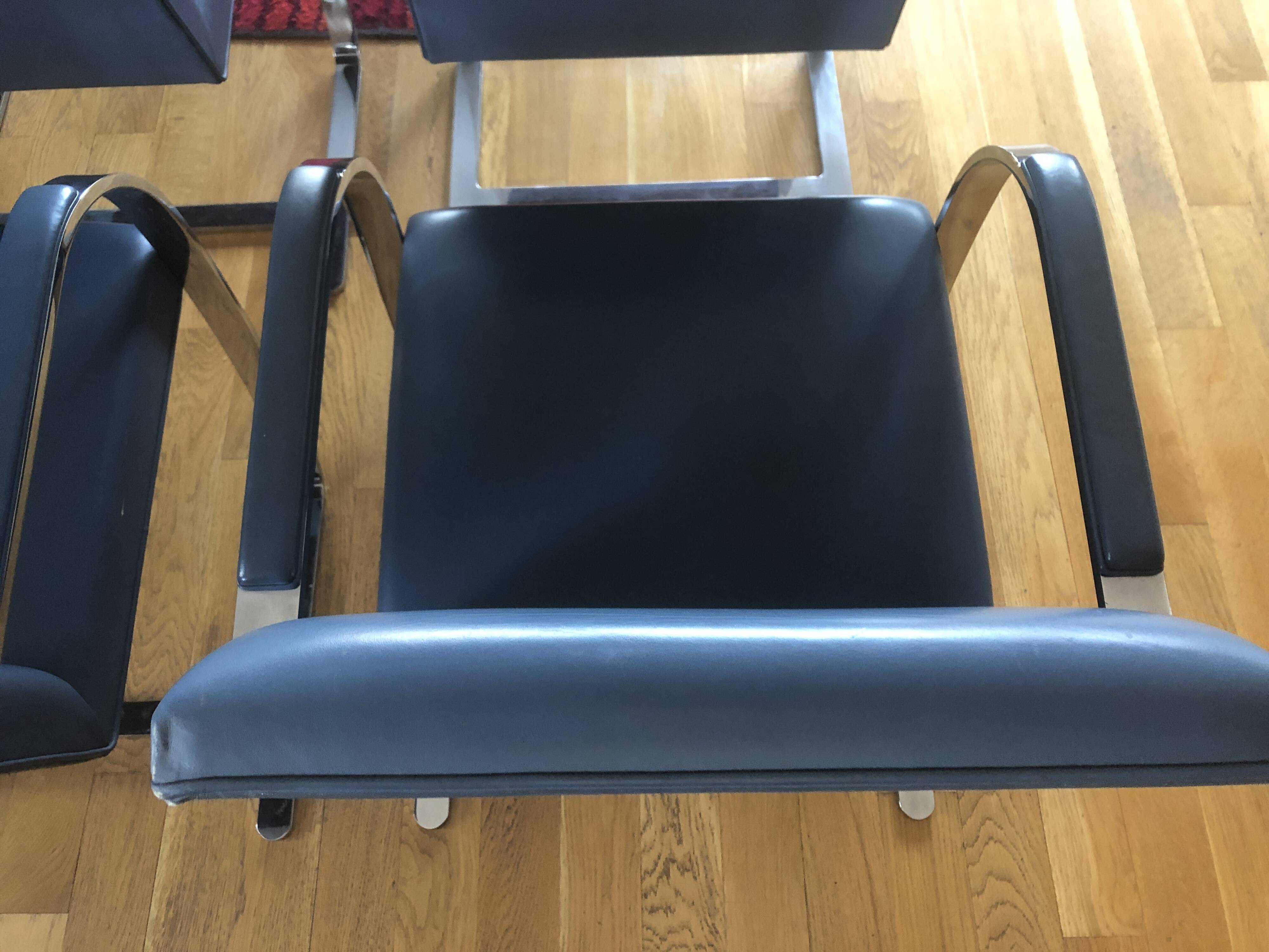 Fauteuils BRNO Mies Van der Roche chez Knoll