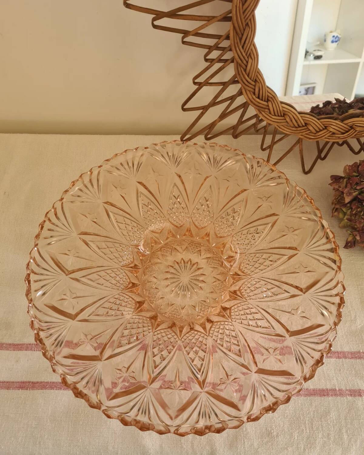 XL fruit basket pink glass