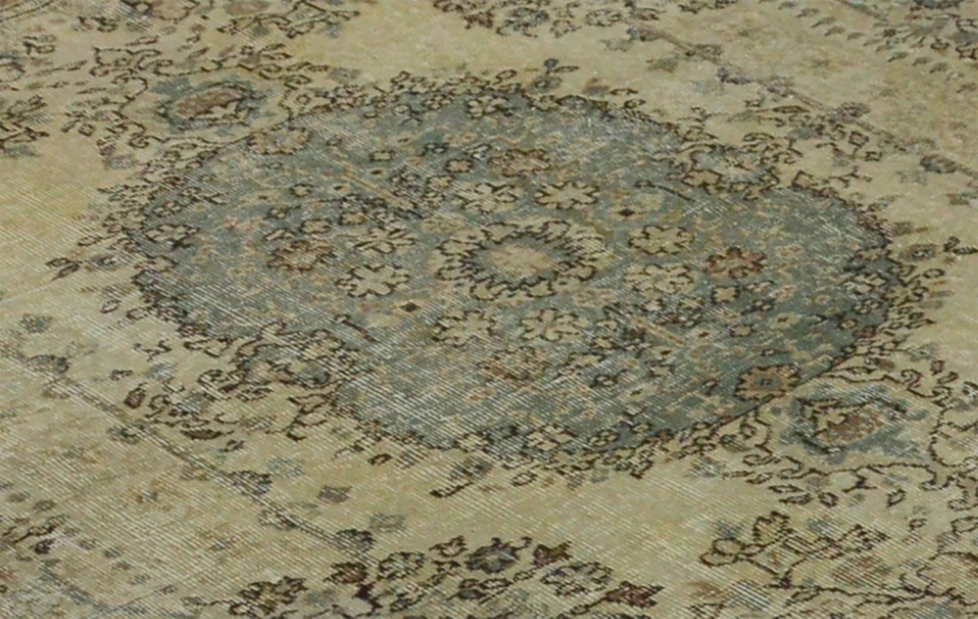 One-of-a-kind turkish handwoven vintage rug - rustic vintage charm 202x 126 cm