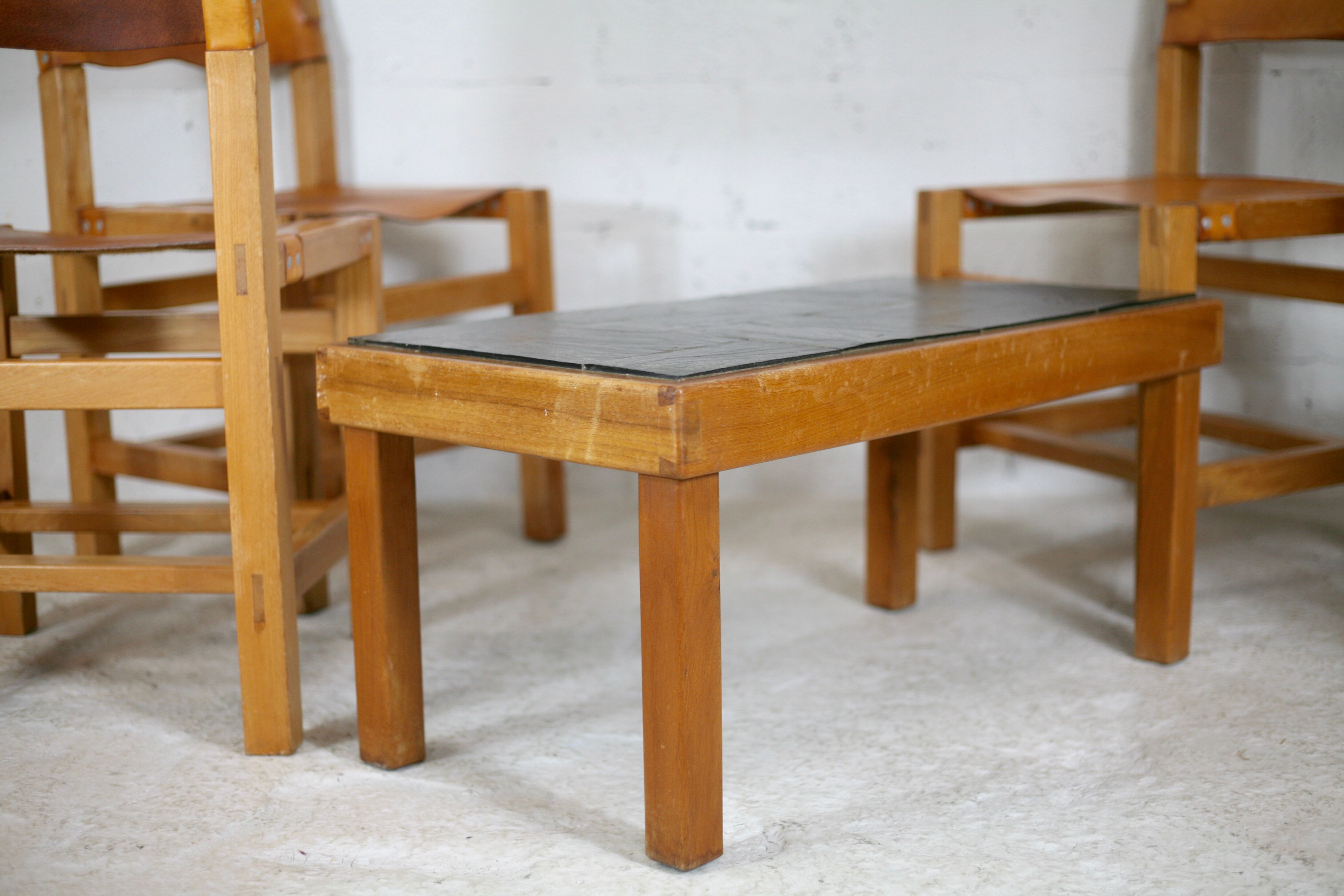 Ensemble de 4 chaises et table basse Maison Regain, France, circa 1970