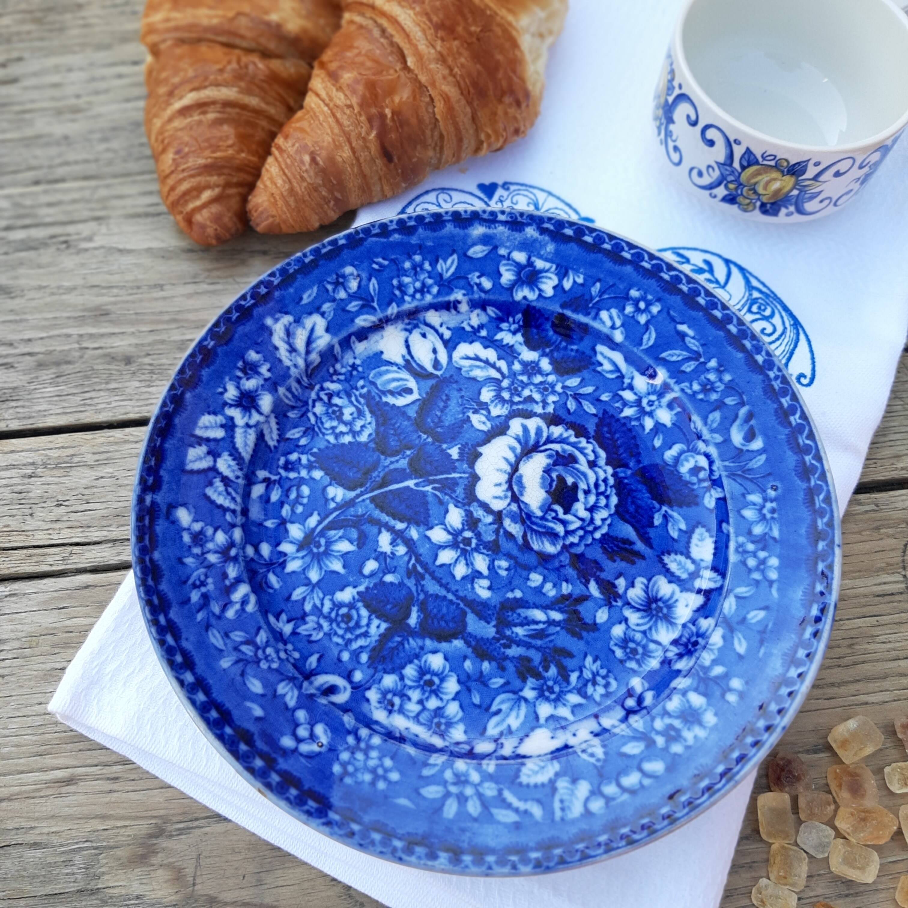 Old deep blue plate Villeroy &,Boch