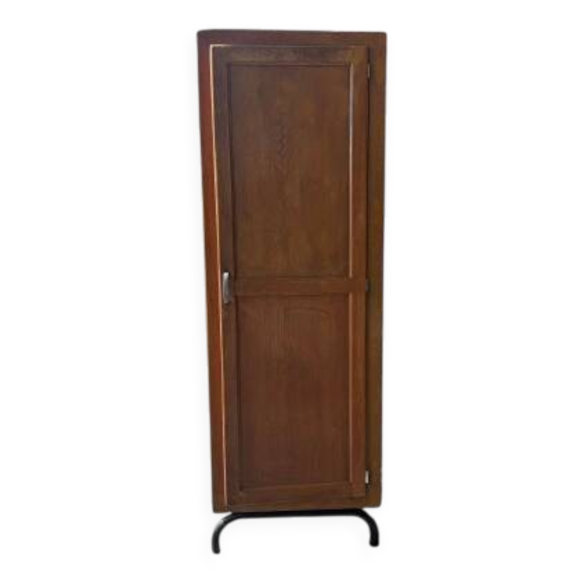 Wooden locker with tubular base