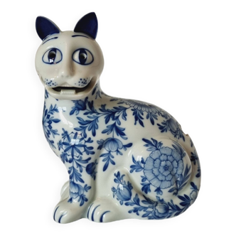 Portuguese porcelain lantern cat from “Vista Alegre” in limited edition.
