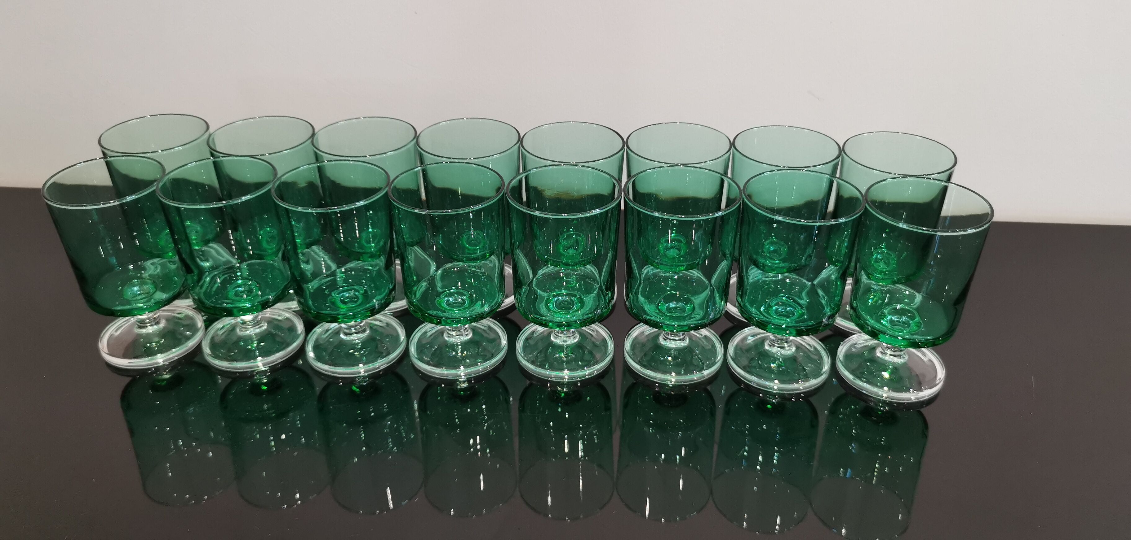 8 Emerald green wine/water glasses on foot model suede luminarc