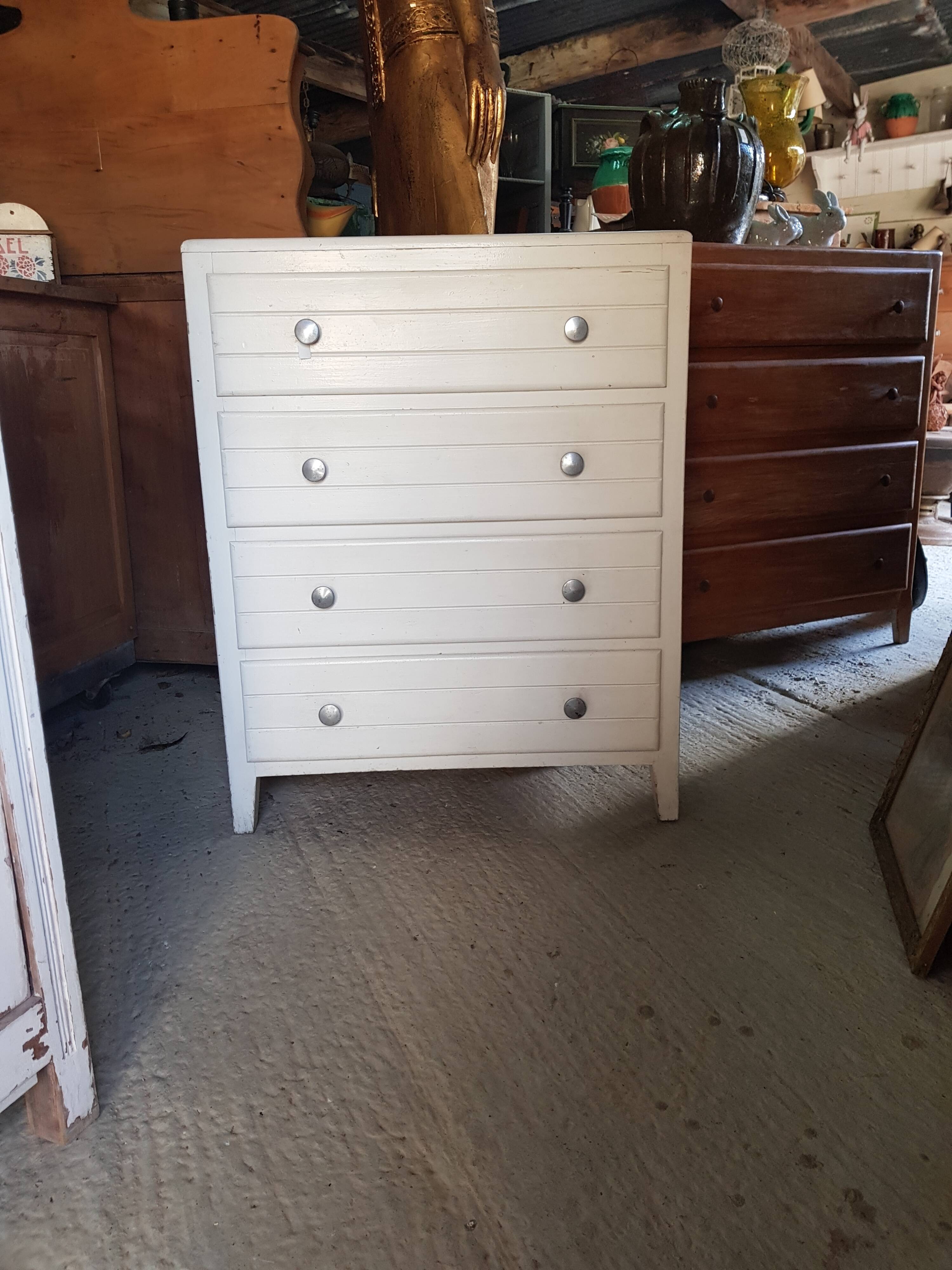 White chest of drawers
