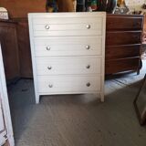 White chest of drawers