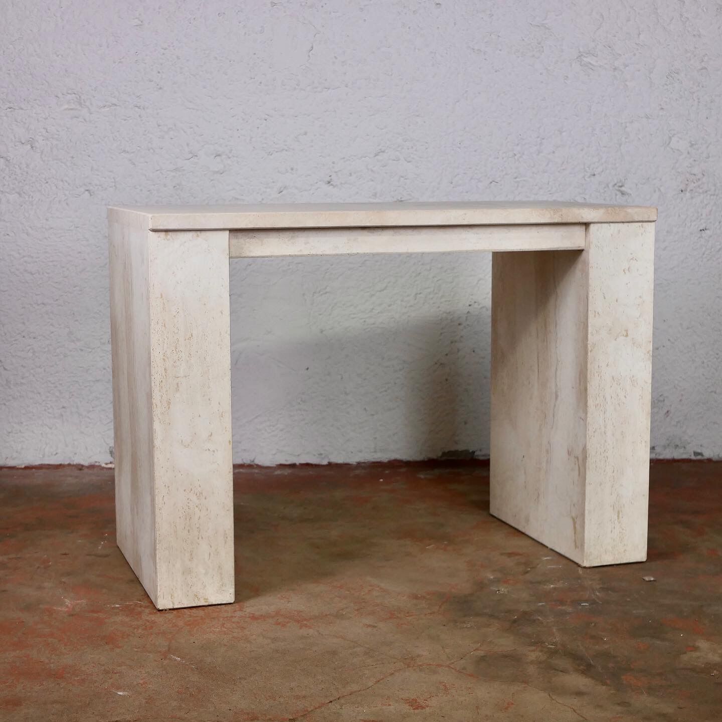 Cinna travertine desk