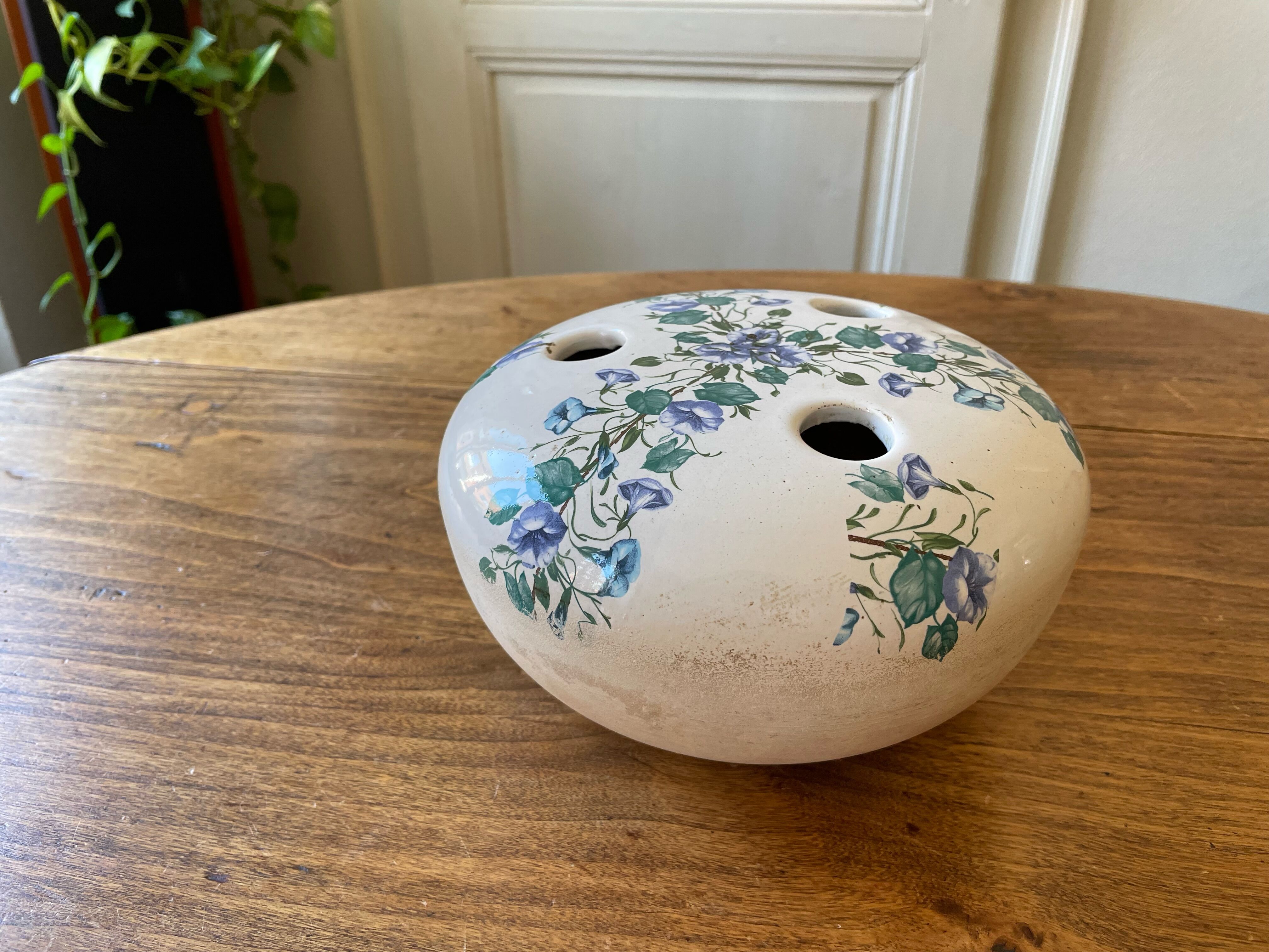 Ceramic flower pique