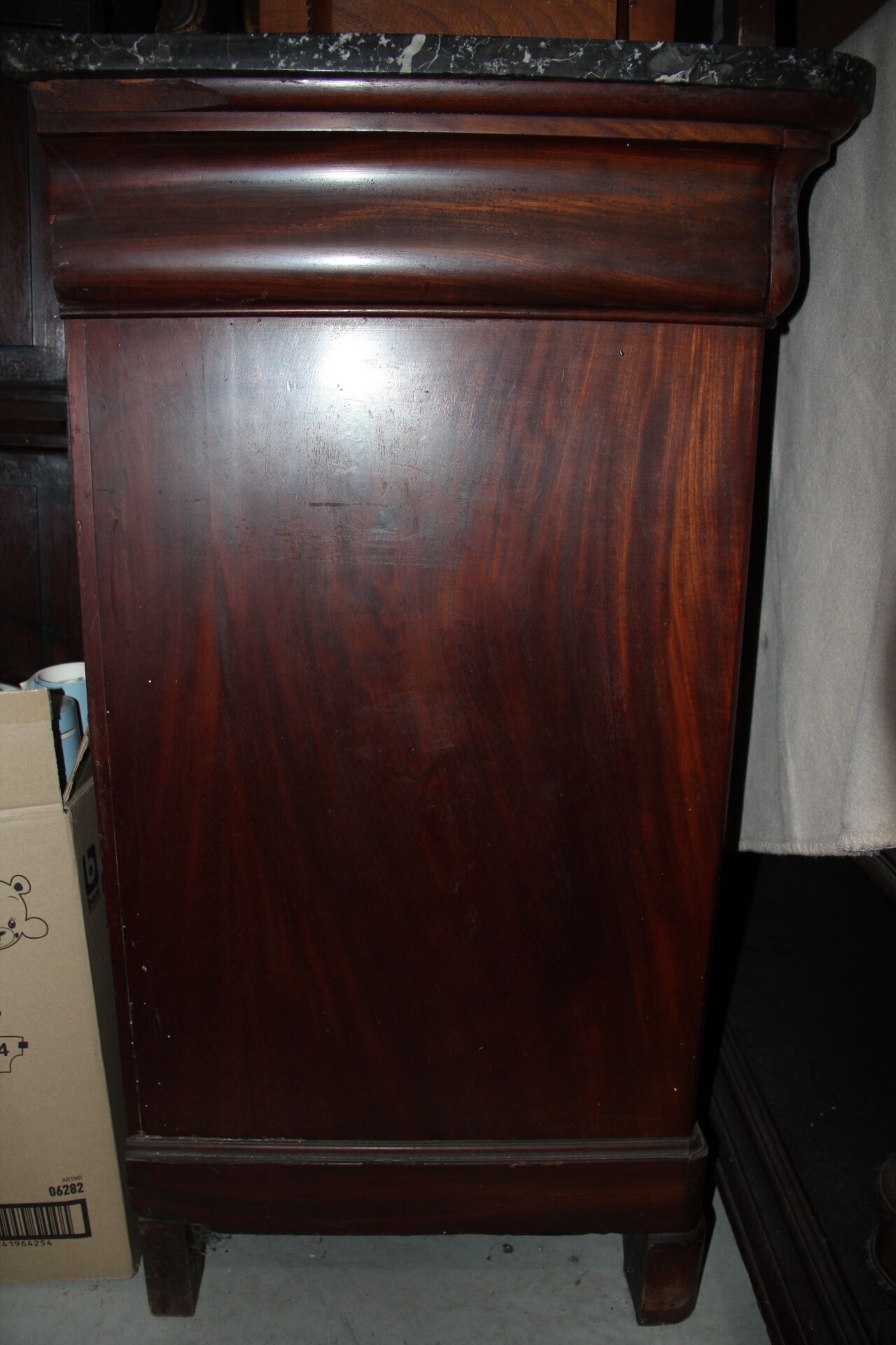 Louis Philippe chest of drawers, 19th century, in mahogany, Sainte-Anne marble