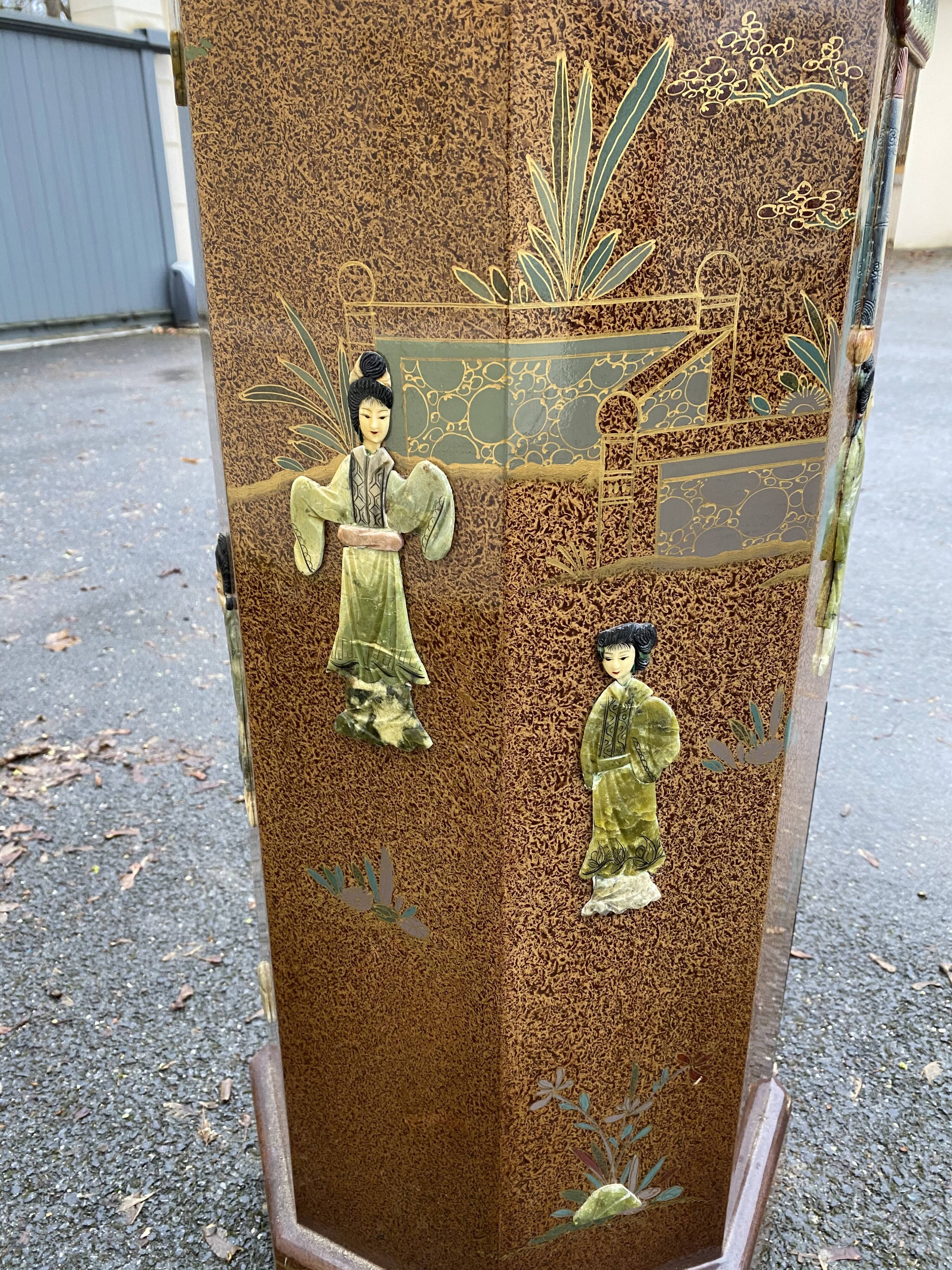 Small Chinese furniture with drawers