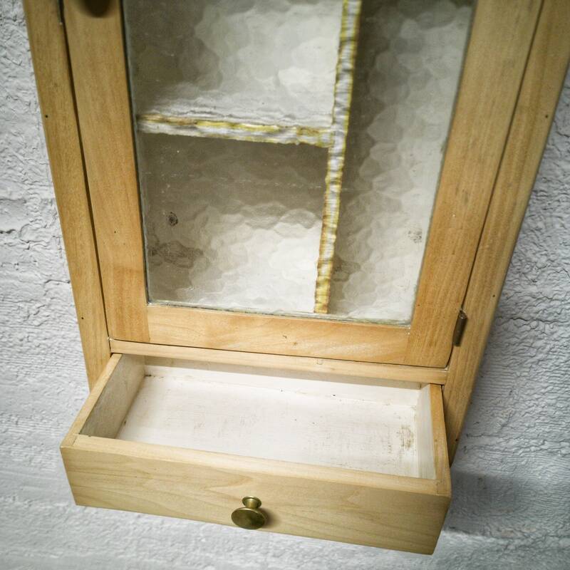 Wall display cabinet