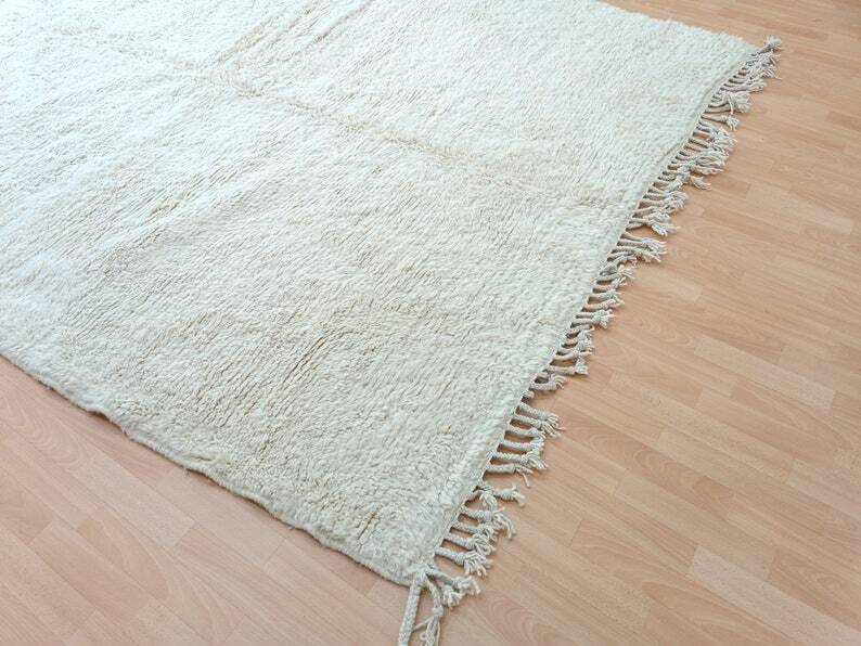 Handwoven white wool rug, traditional style, size 150 x 250 cm