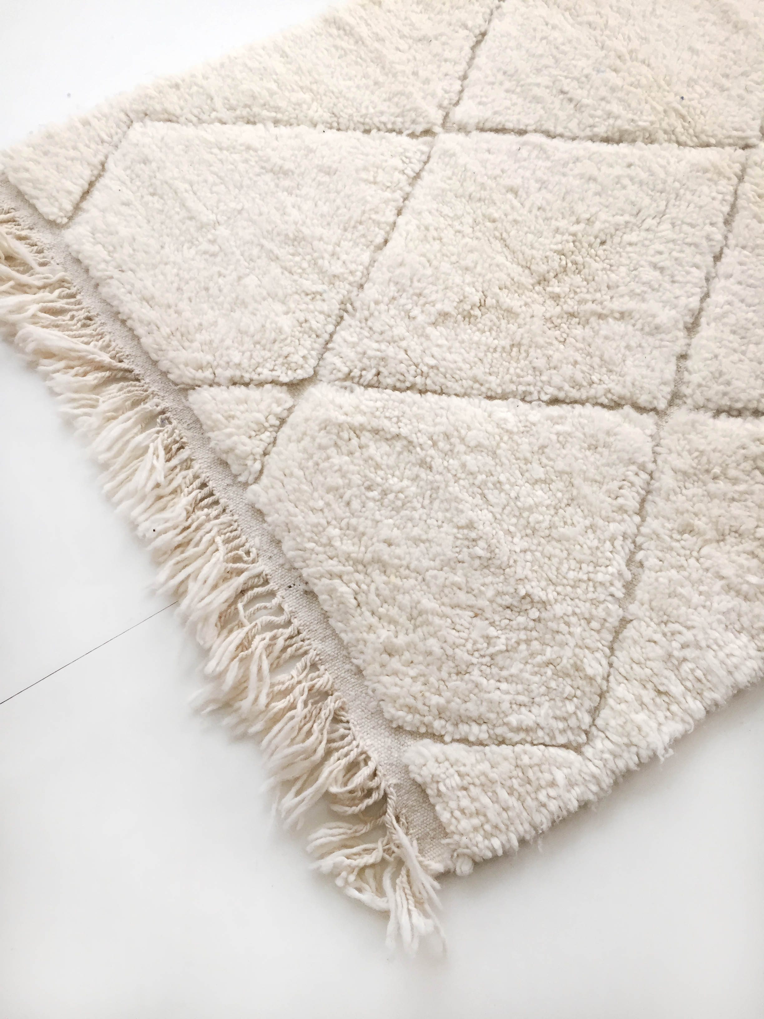 Moroccan Berber carpet blessed ouarain ecru plain with engraved diamonds 146x97cm