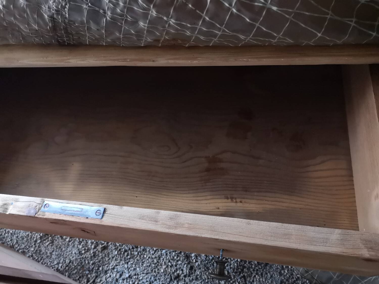 4-drawer pine chest of drawers