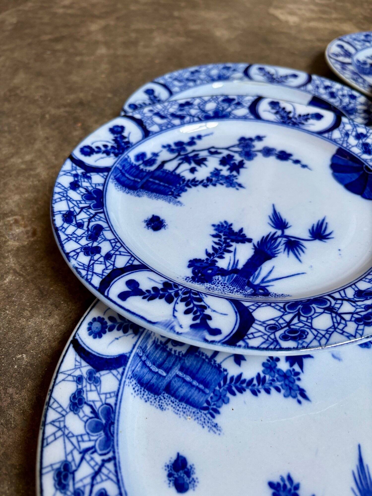 6 Creil and Montereau flat plates in blue earthenware, "Japan" service circa 1895