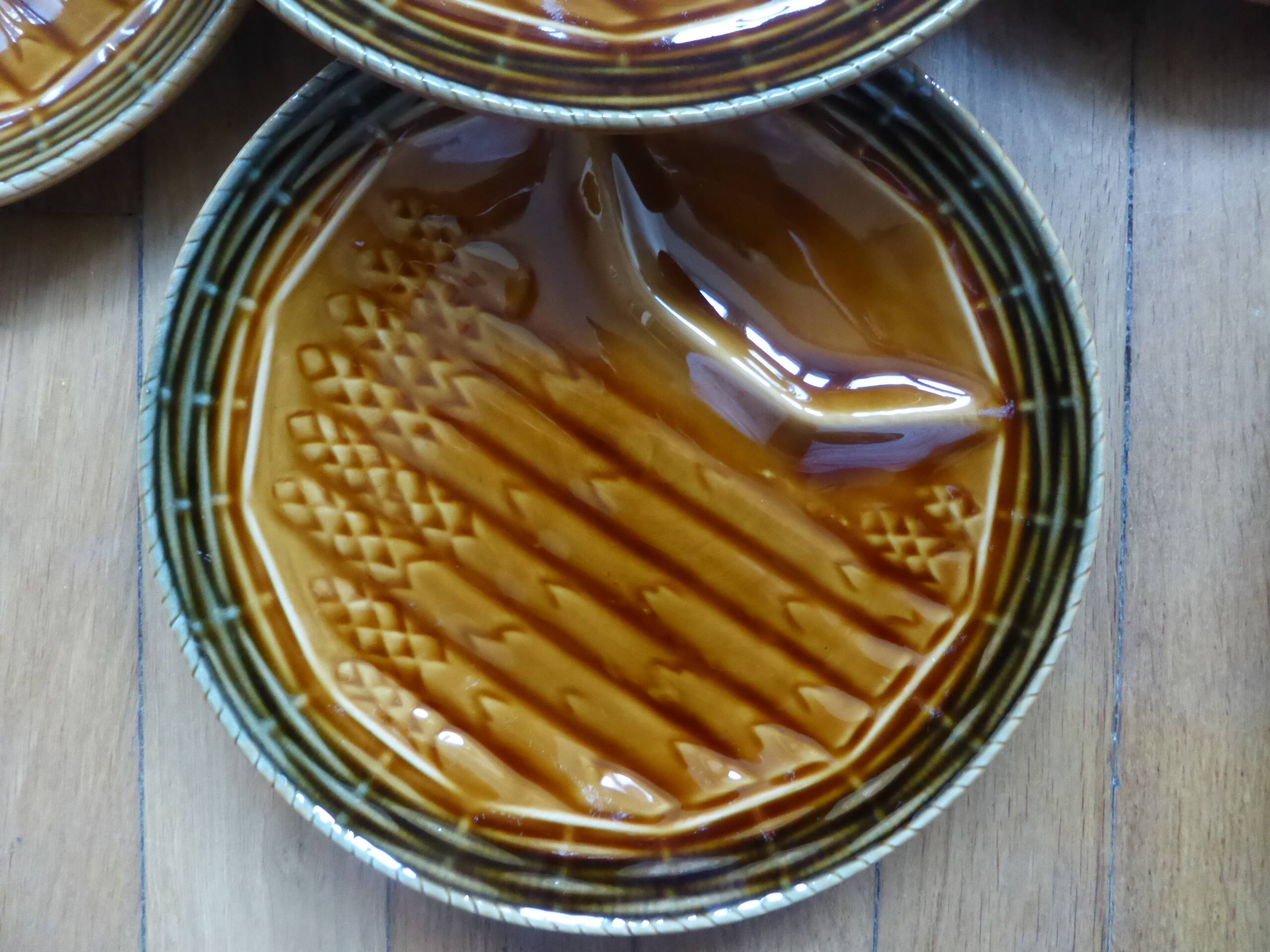 5 asparagus plates, 1 Sarreguemines dish L1 / 200106