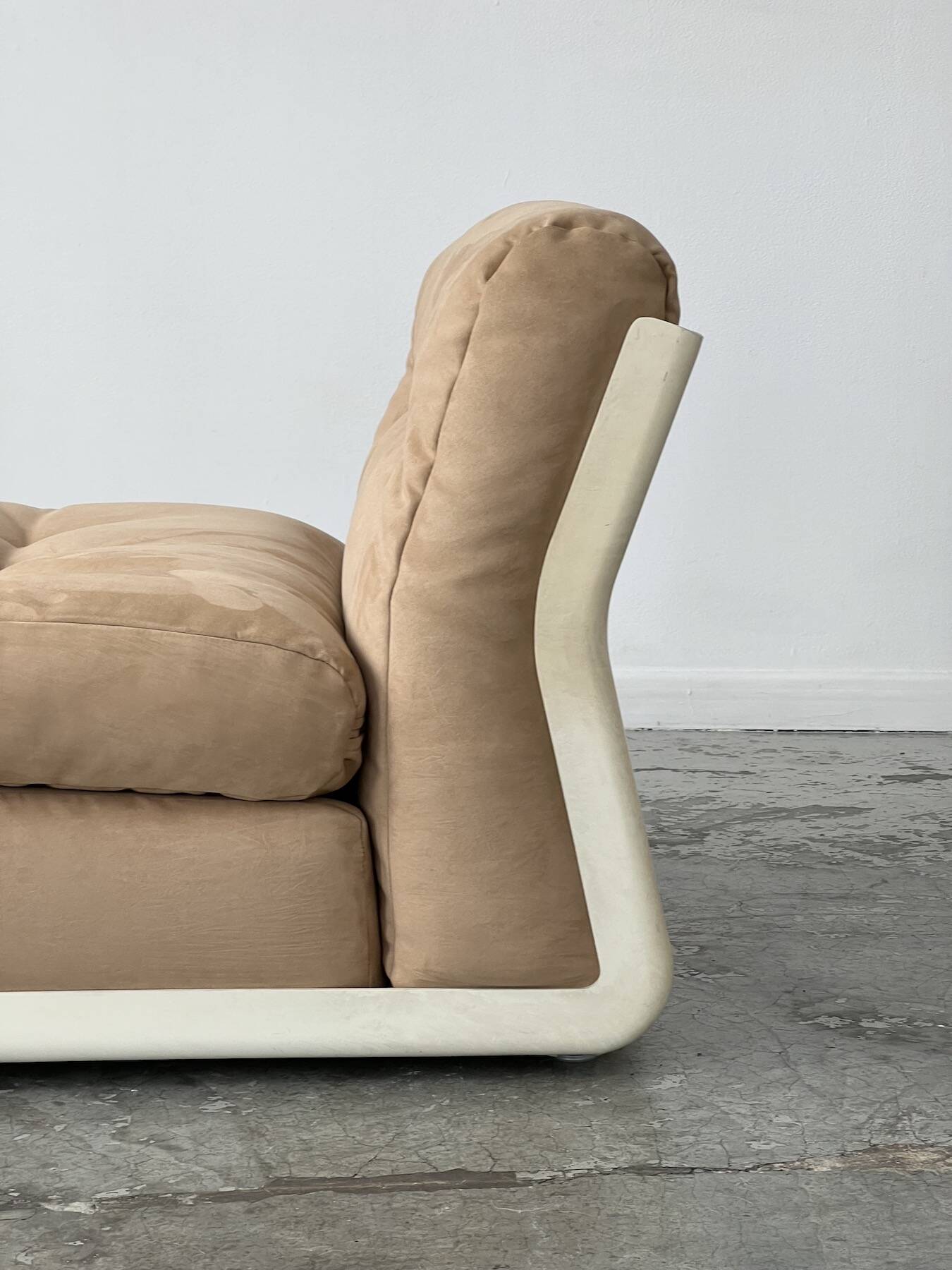 Pair of Amanta low chairs by Mario Bellini for C&B Italia, 1960s.