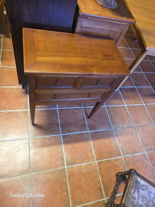 Commode style Louis XVI en merisier massif