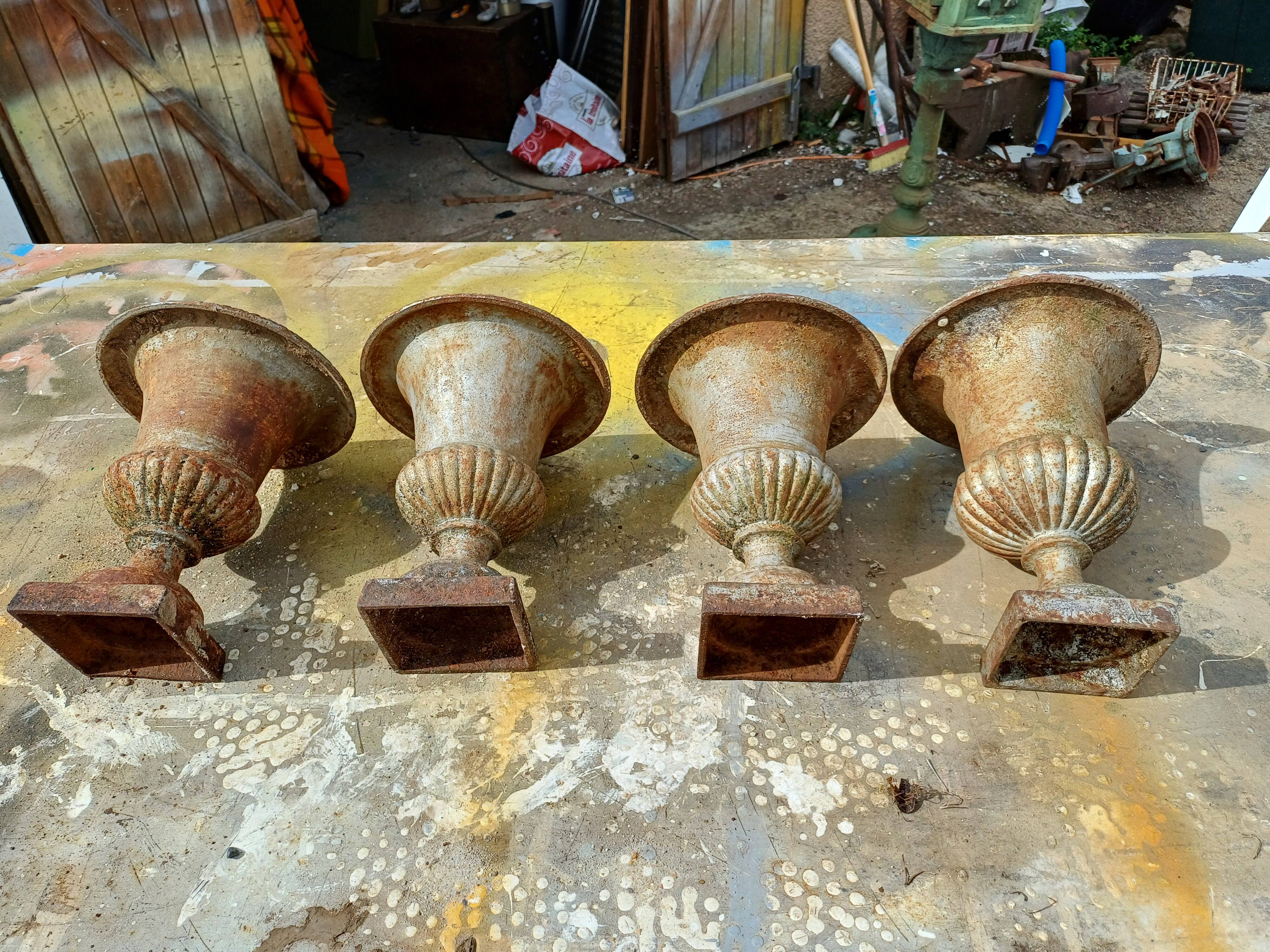 2 Pairs of Cast Iron Medici Vases 1900 Charleville-Méziéres