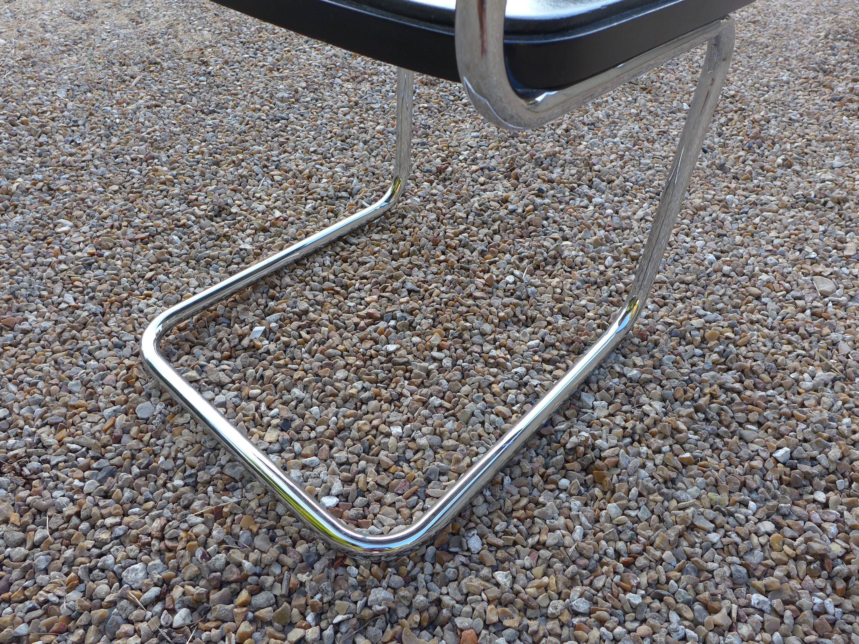 B32 chair by Marcel Breuer