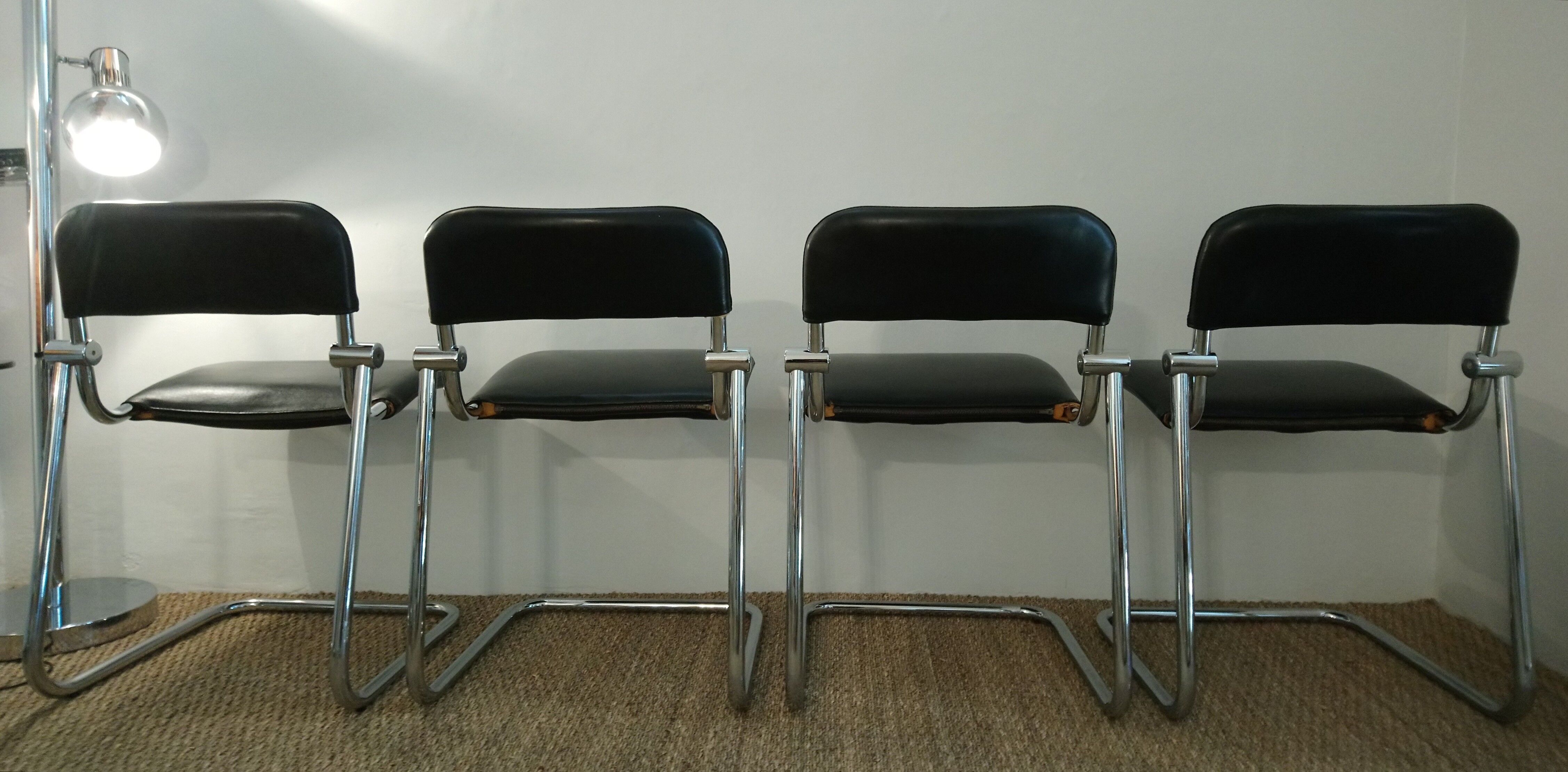 Set of 4 chairs black vintage chrome and leatherette