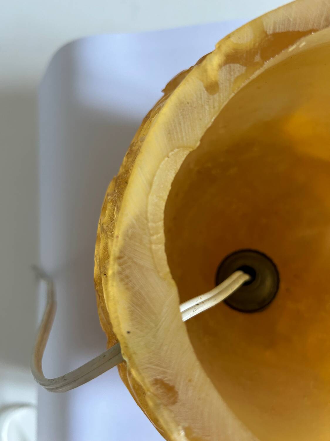 Original amber orange resin lamp in the shape of a cabbage, dating from the years.