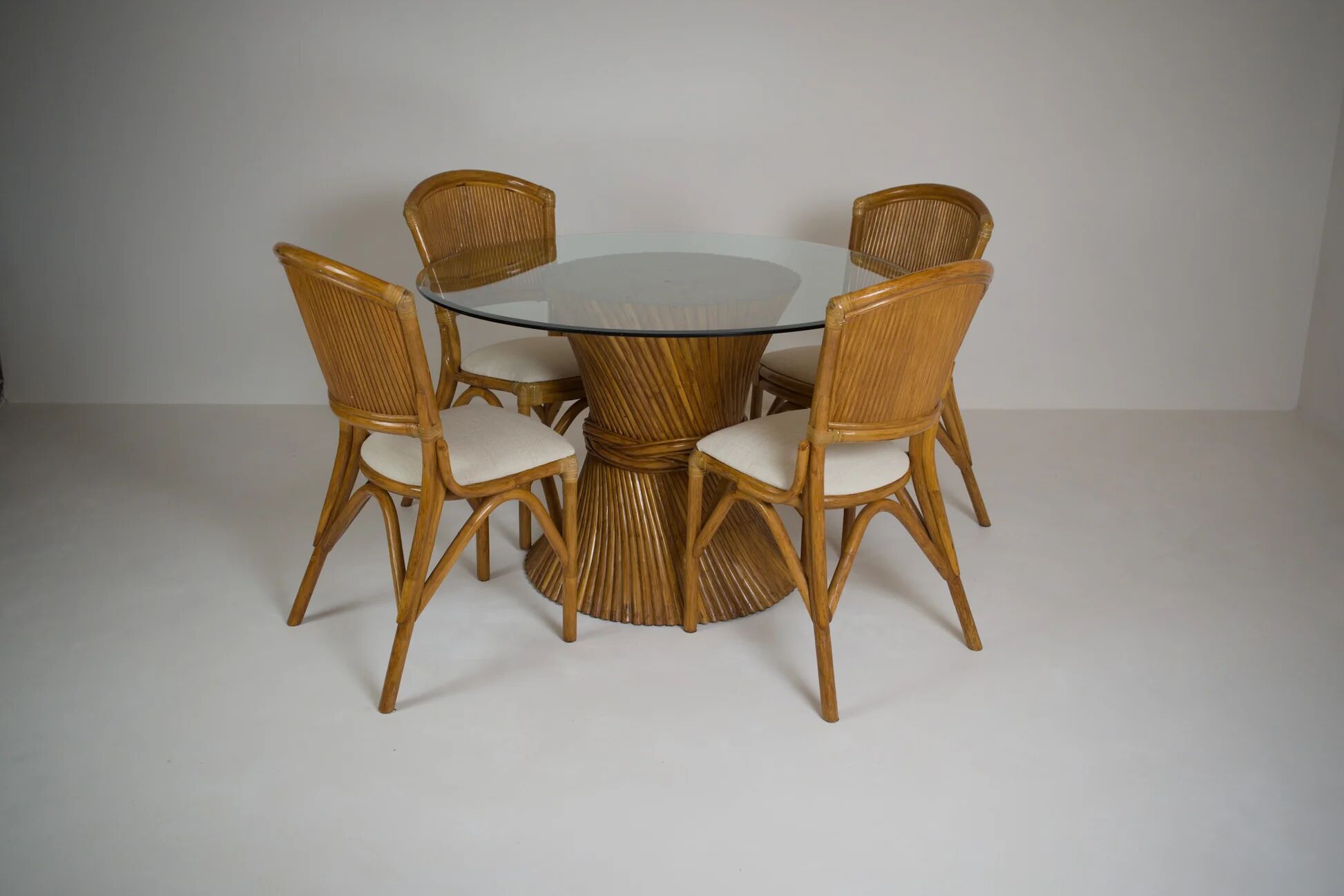 Ensemble table et 4 chaises vintage en rotin esprit Riviera
