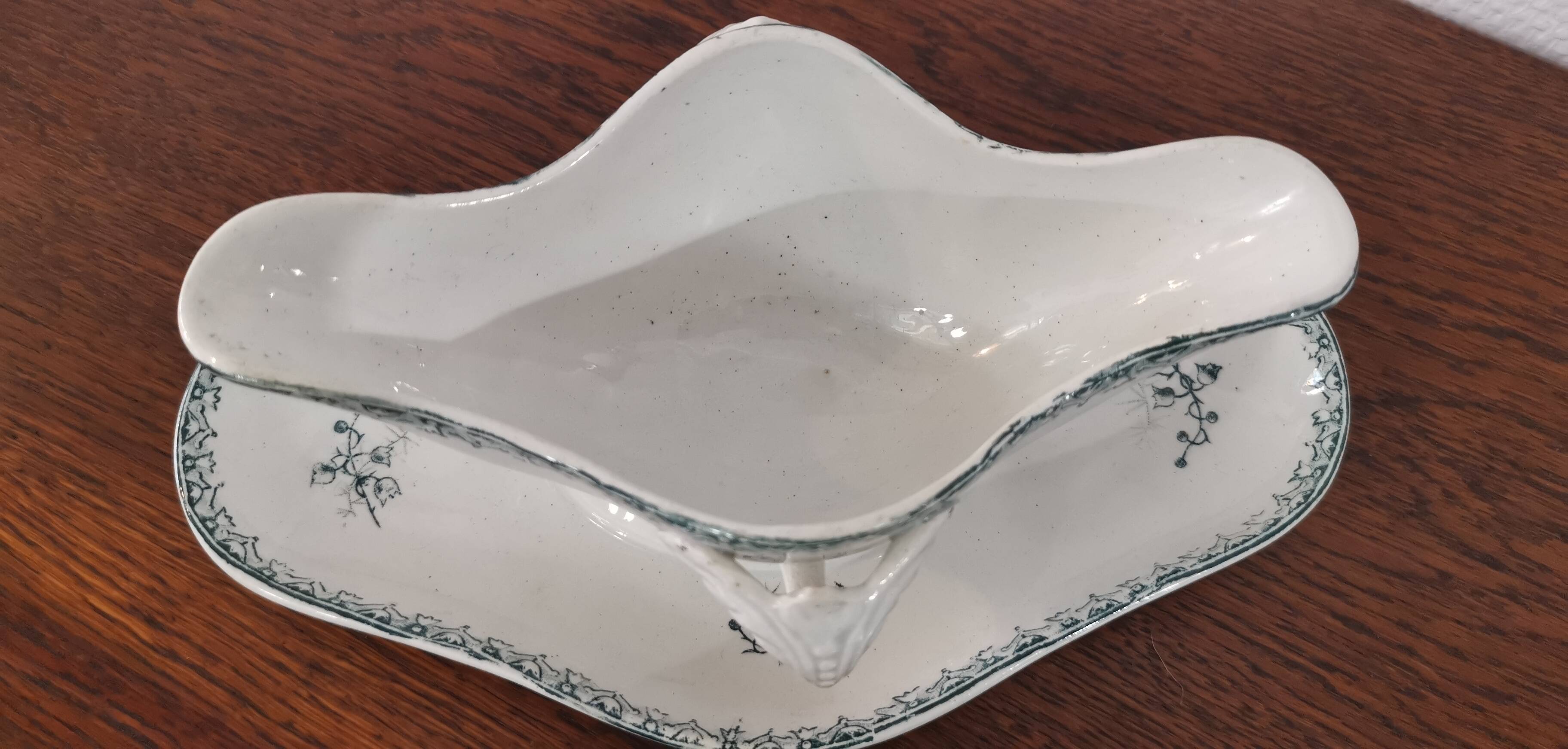 Gravy boat on pedestal with handles Terre de fer St Amand amandinoise "lily of the valley"