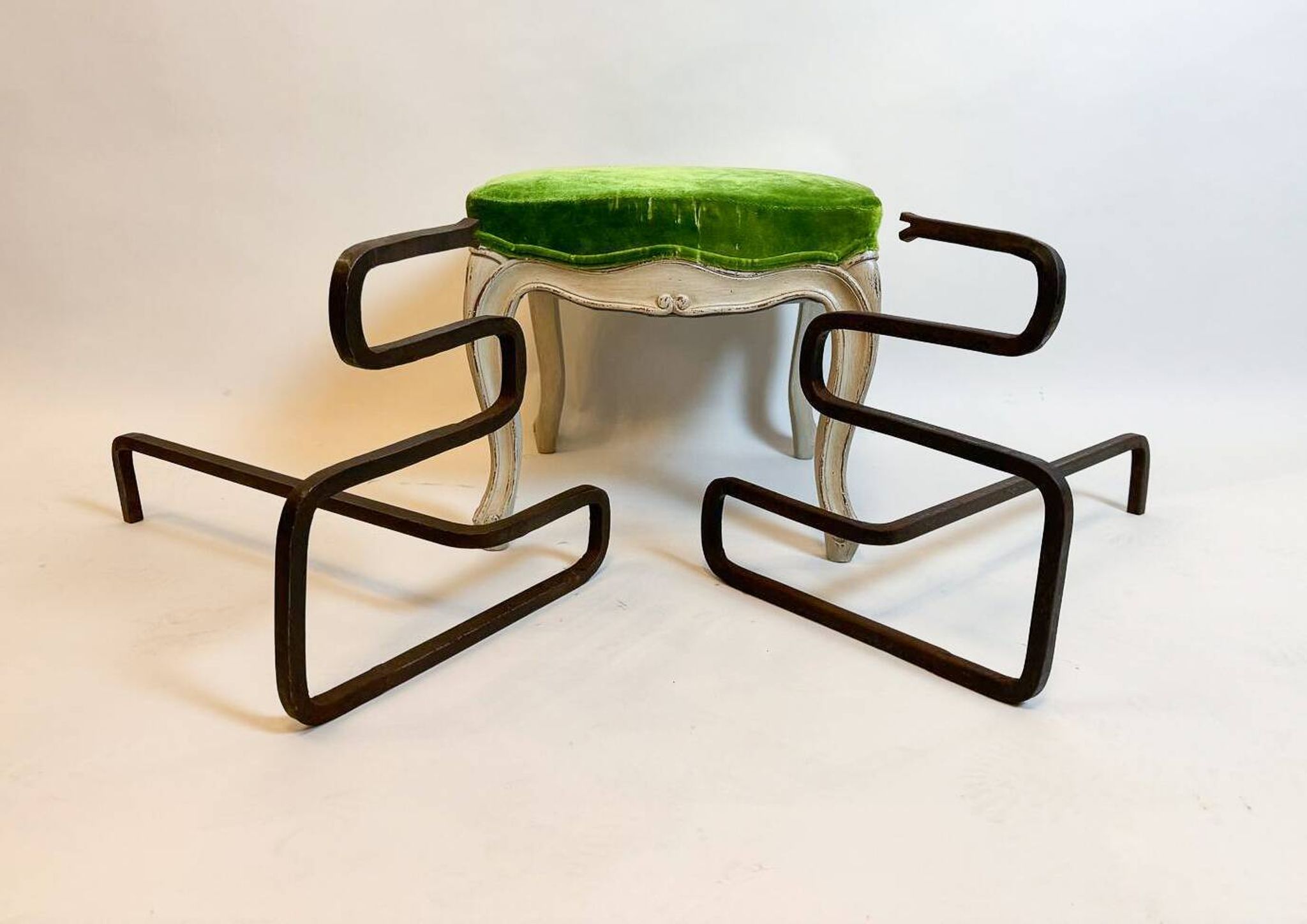 Paire de chenets à serpent en fer forgé, Italie, années 1950