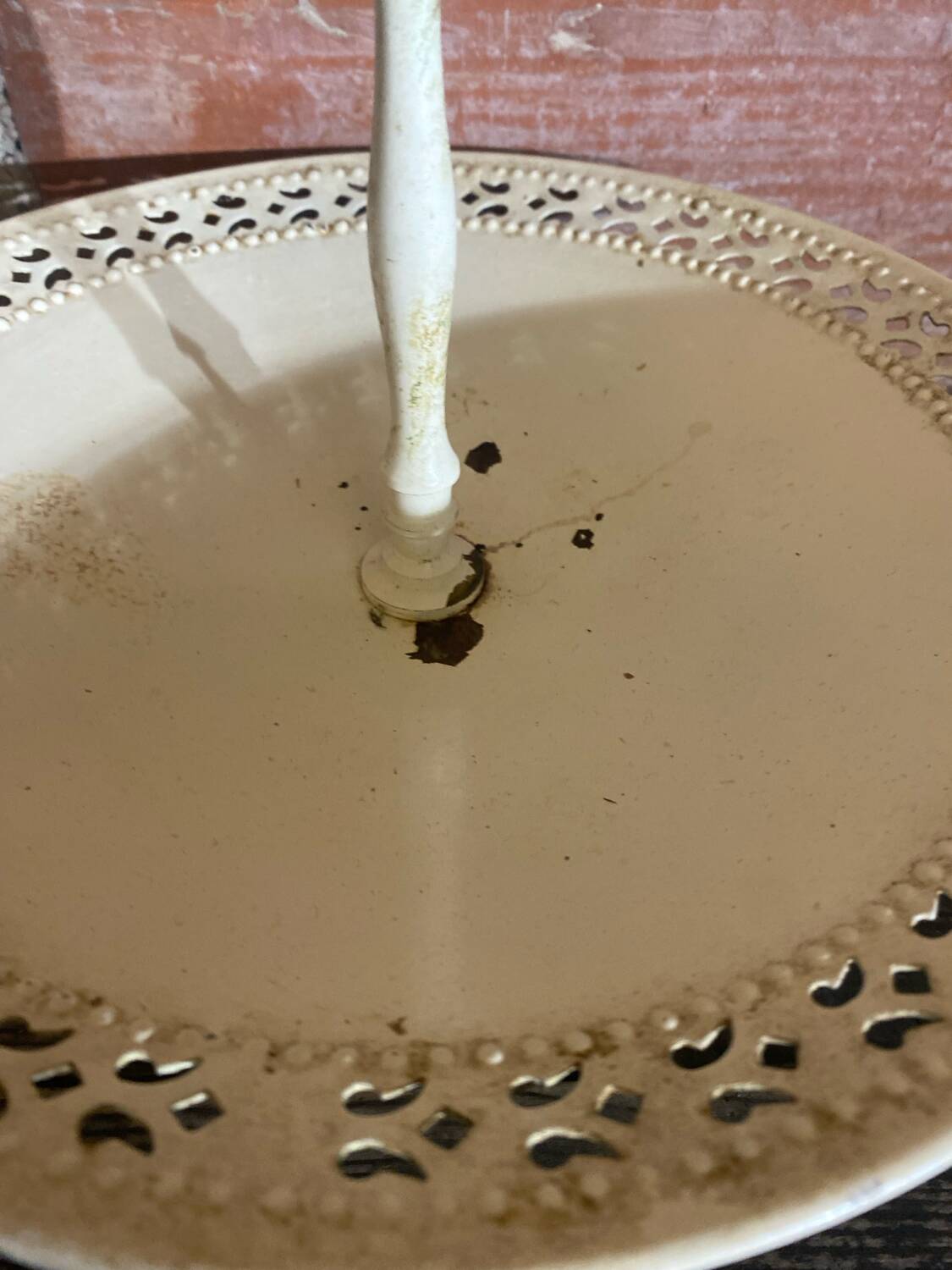 Présentoir à gâteaux 3 niveaux ancien en métal blanc