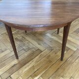 Extendable Scandinavian table