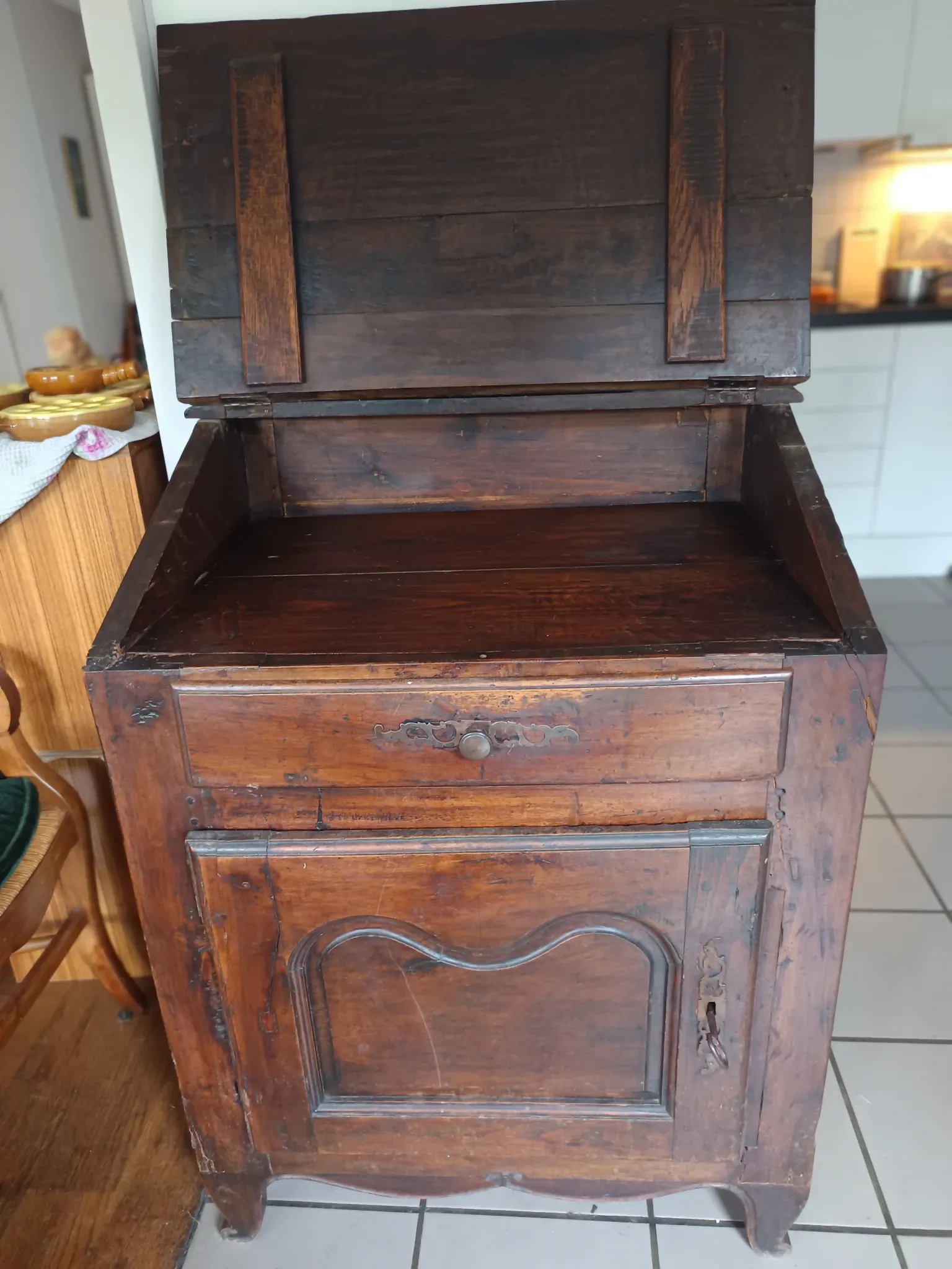 Sloped desk in solid walnut, 18th century (Louis XV style)
