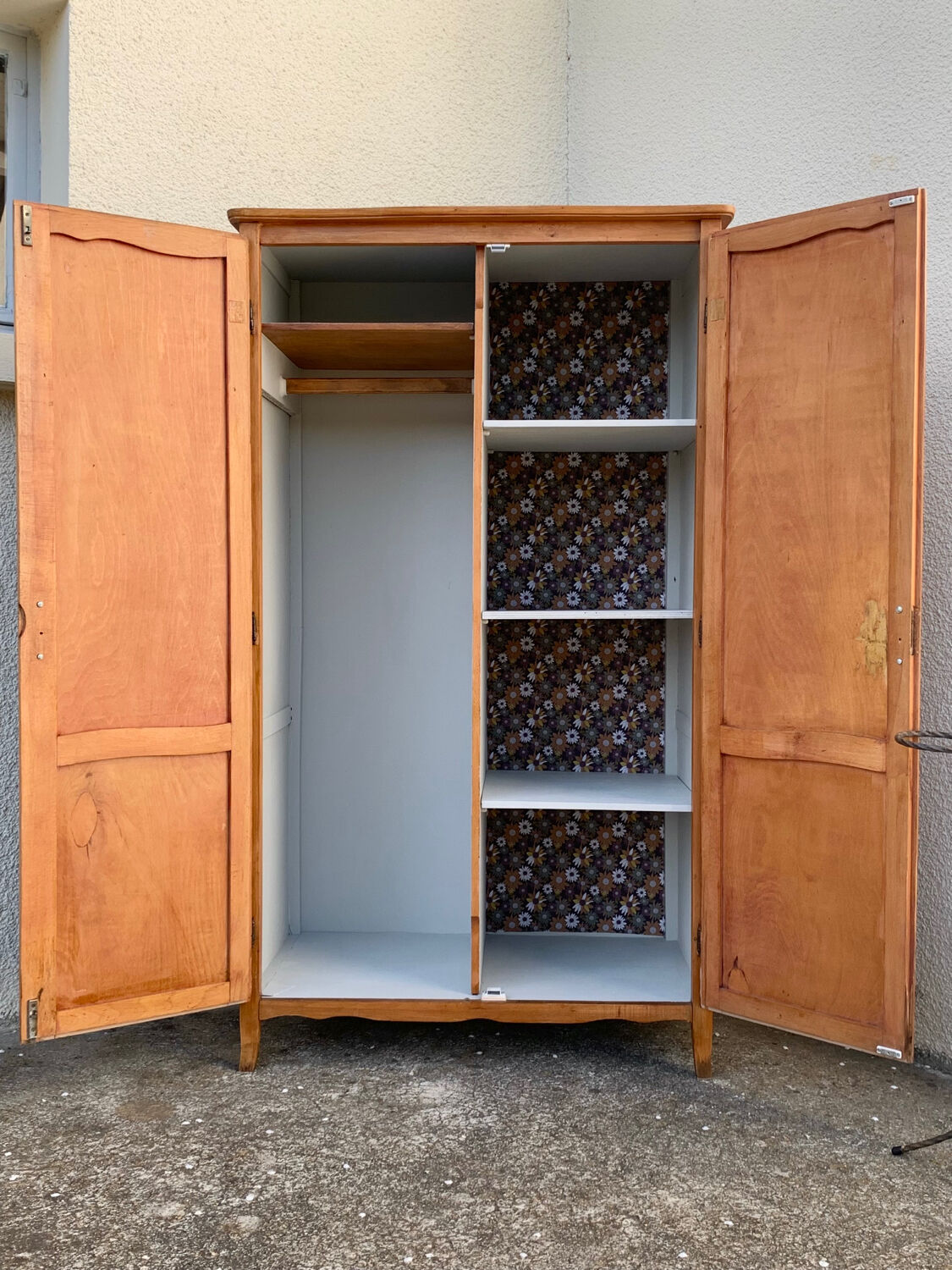 Vintage Parisian cabinet 1970s