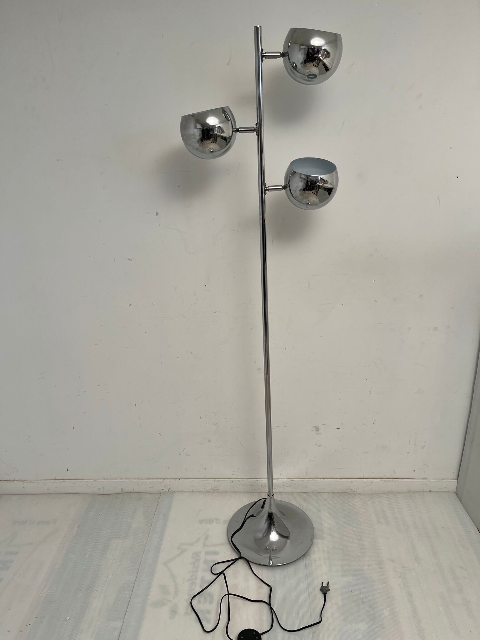 Chrome floor lamp 3 globes
