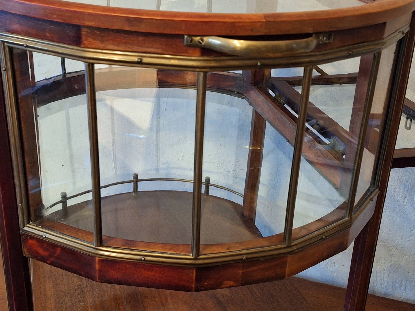 Serving trolley / bar cart in mahogany, brass and glass, 1920